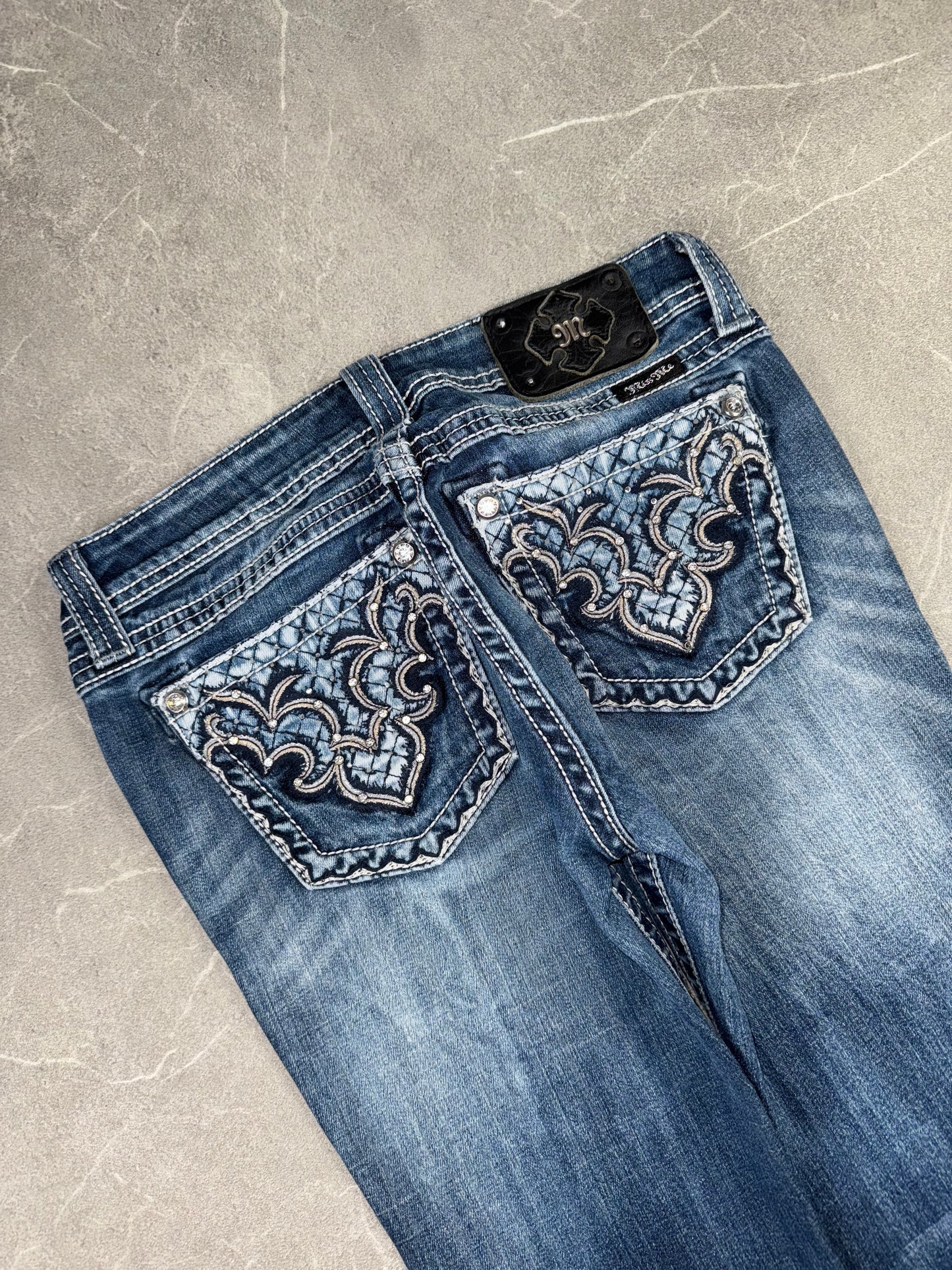 Miss Me Bootcut Low Rise // 29 (M)