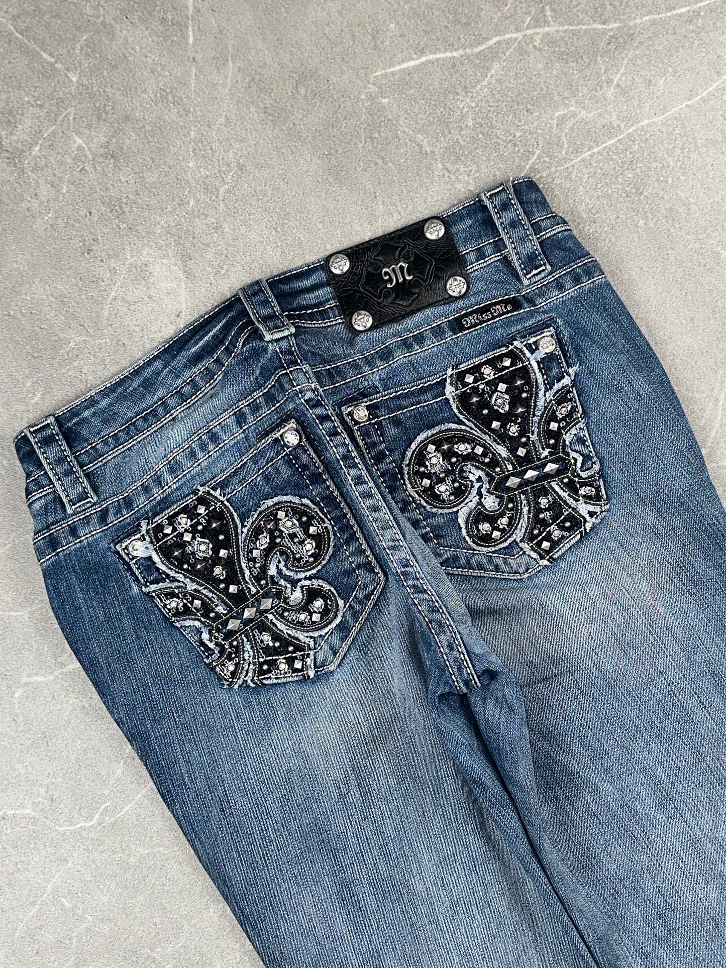 Miss Me Bootcut Mid Rise // 27 (S)
