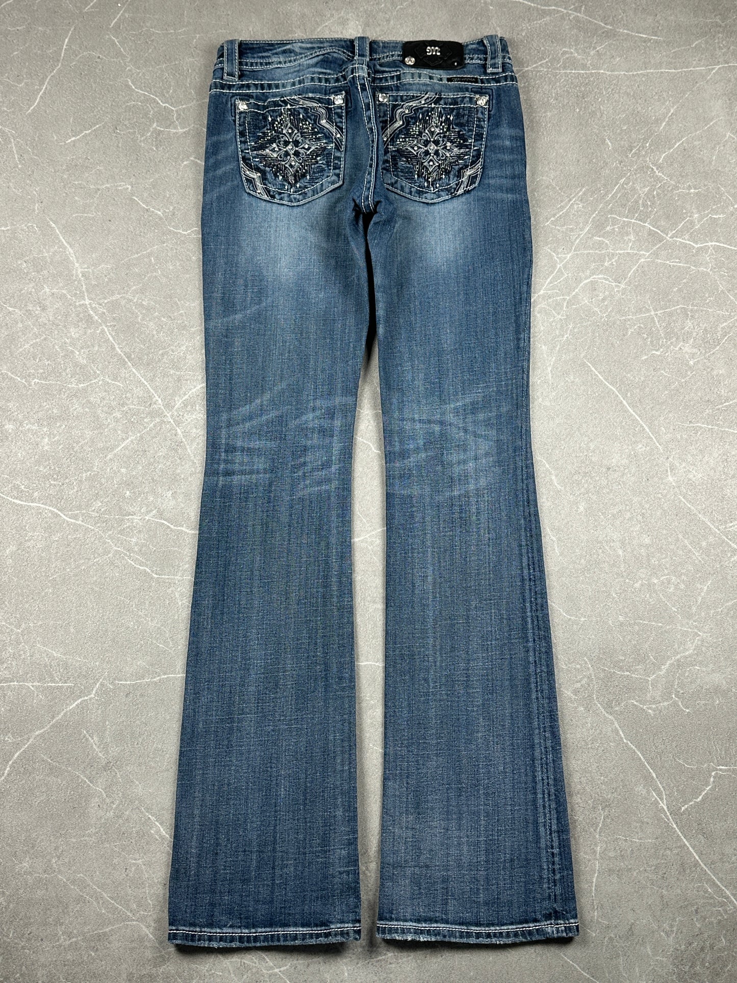 Miss Me Bootcut Low Rise // 28 (M)