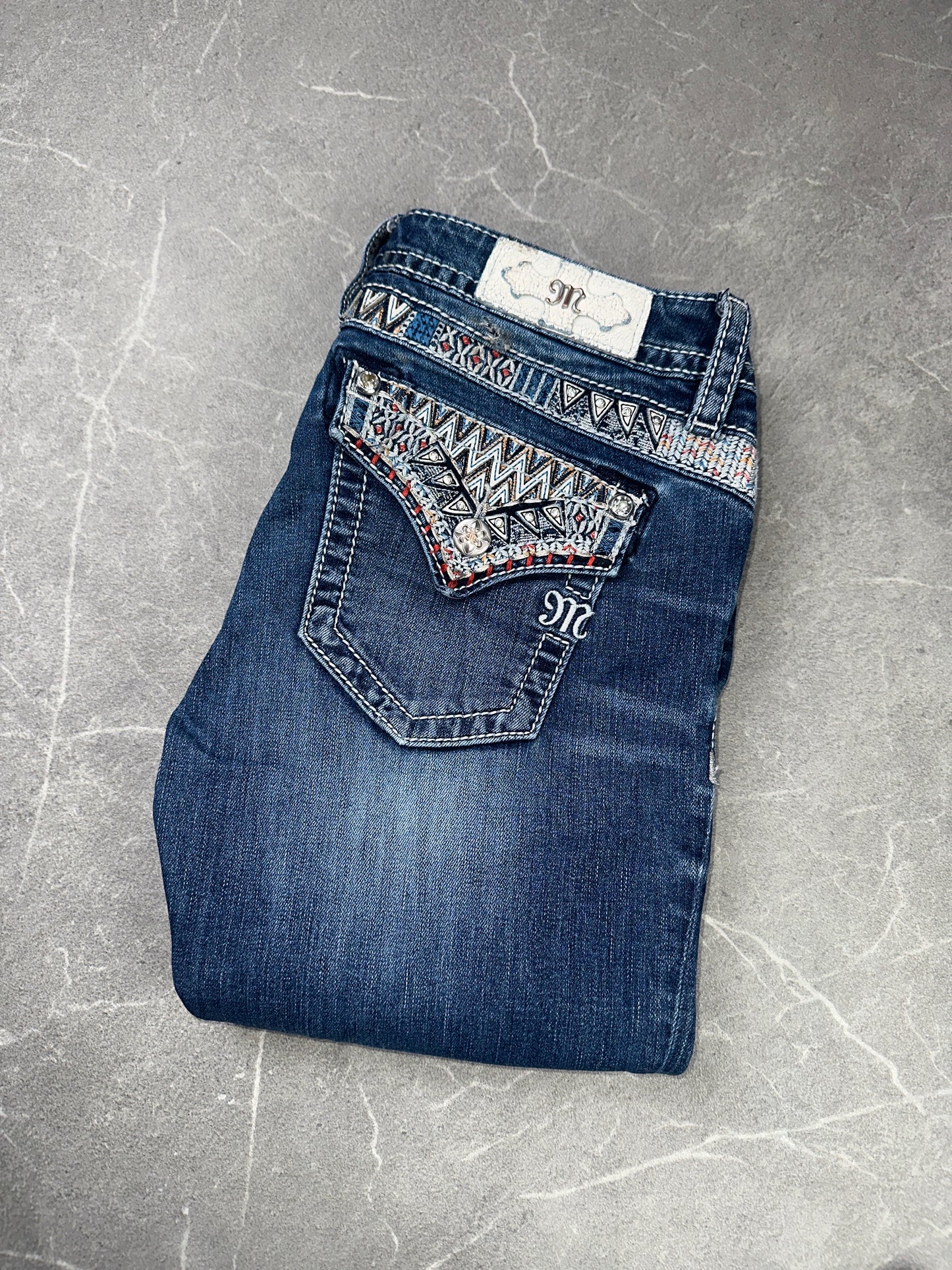 Miss Me Bootcut Low Rise // 28 (M)