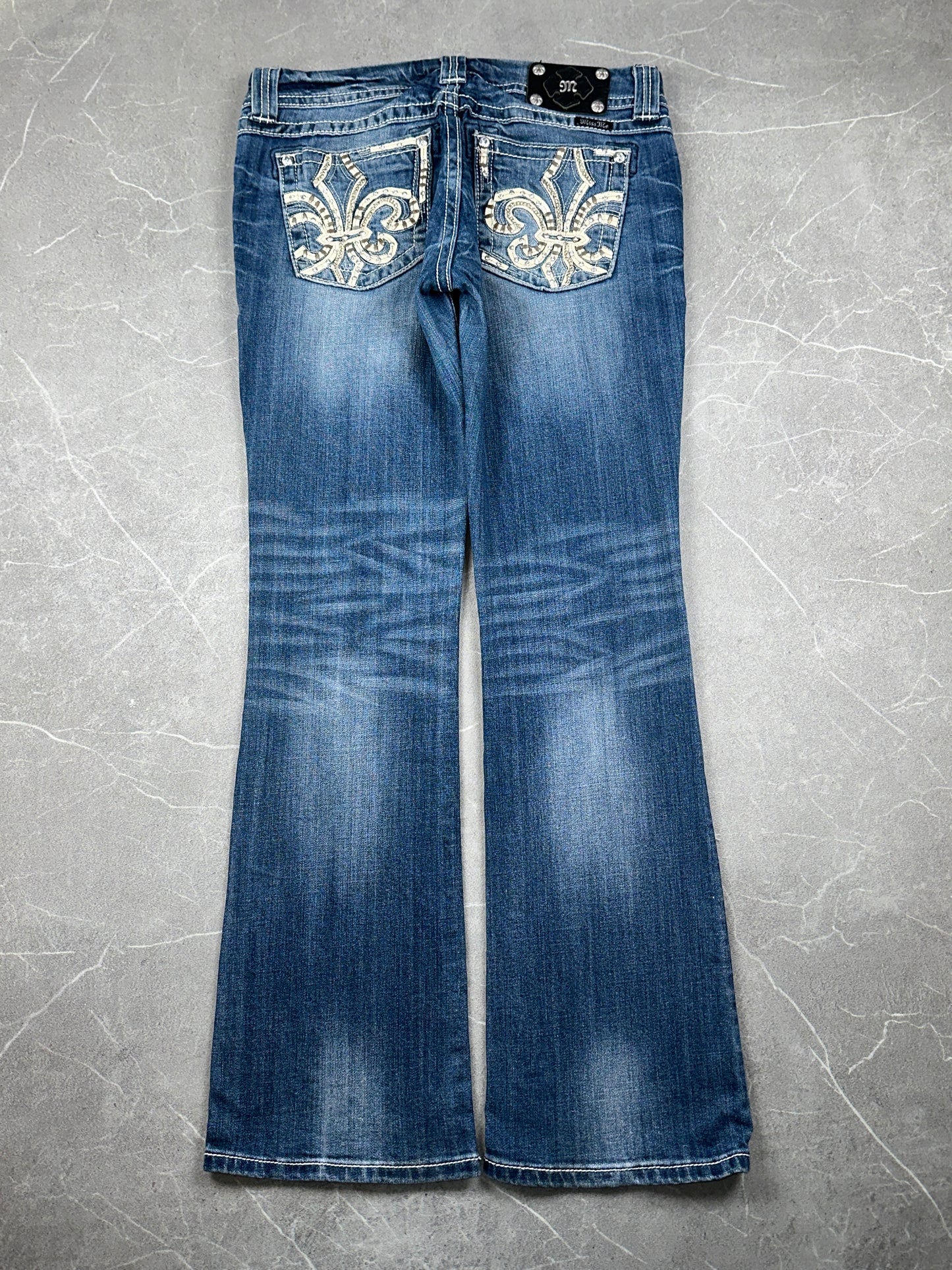 Miss Me Bootcut Low Rise // 31 (L)