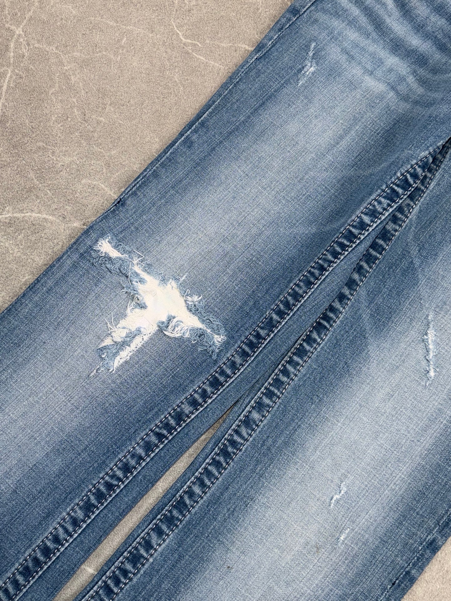 Miss Me Bootcut Low Rise // 28 (M)