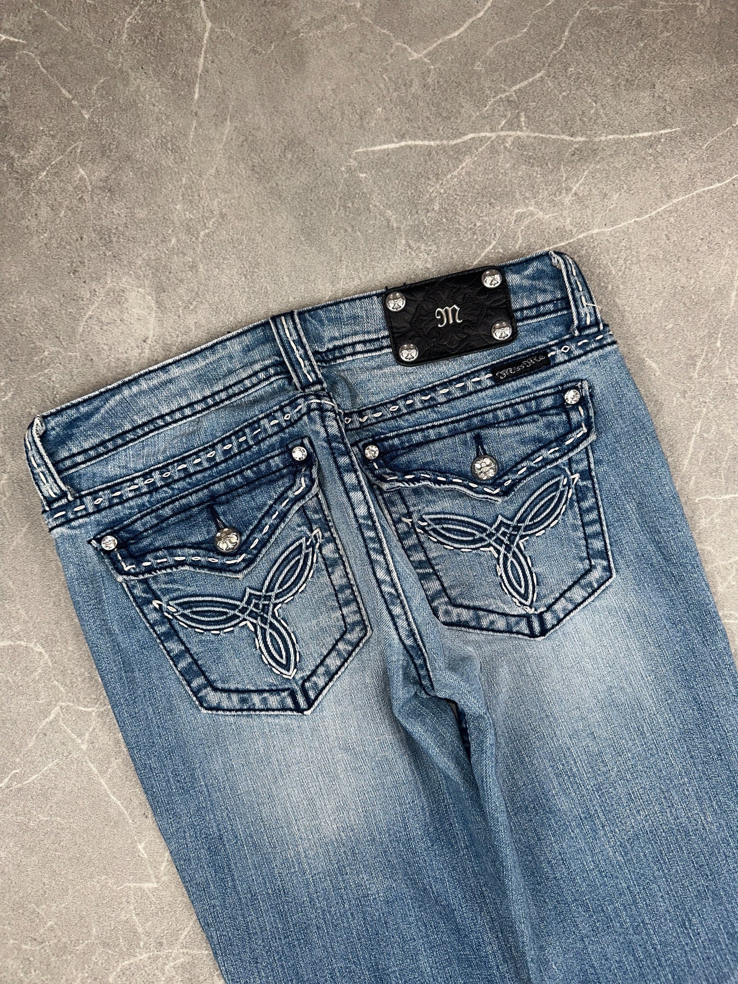 Miss Me Bootcut Low Rise // 29 (M)