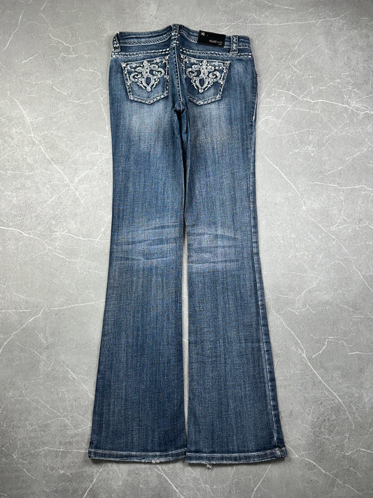 Grace in LA Bootcut Low Rise // 28 (M)