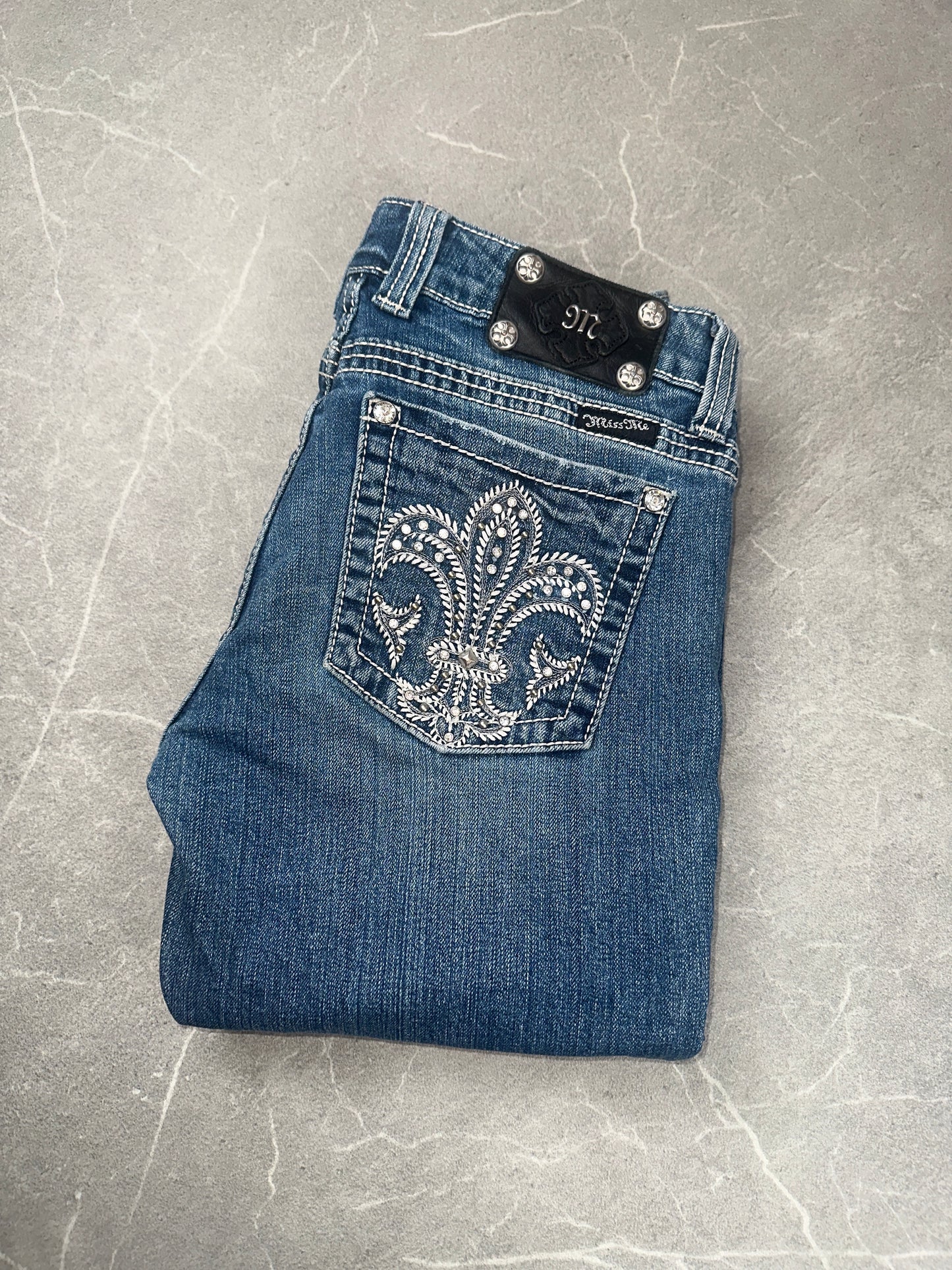 Miss Me Bootcut Low Rise // 31 (L)