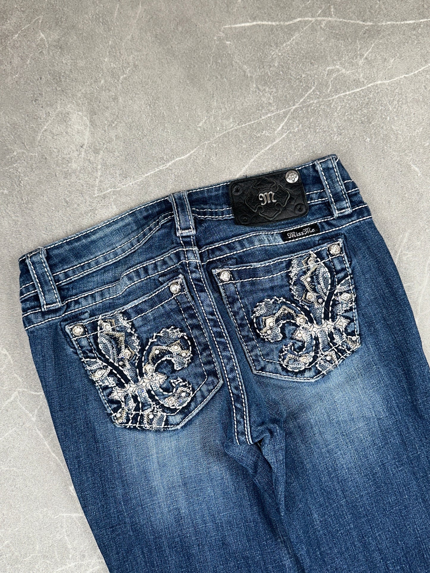 Miss Me Bootcut Low Rise // 26 (S)