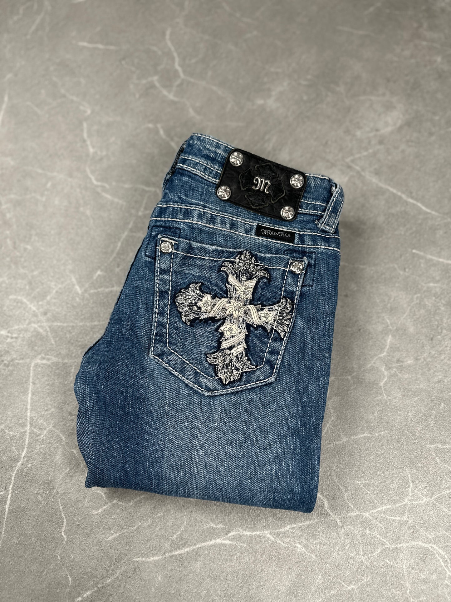 Miss Me Bootcut Low Rise // 26 (S)