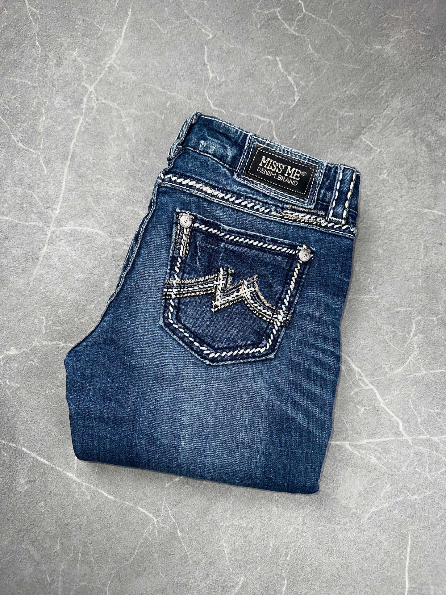 Miss Me Bootcut Low Rise // 27 (S/M)