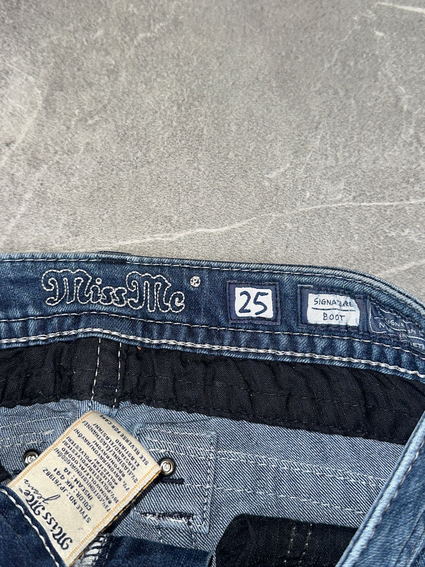 Miss Me Bootcut Low Rise // 25 (Xs)