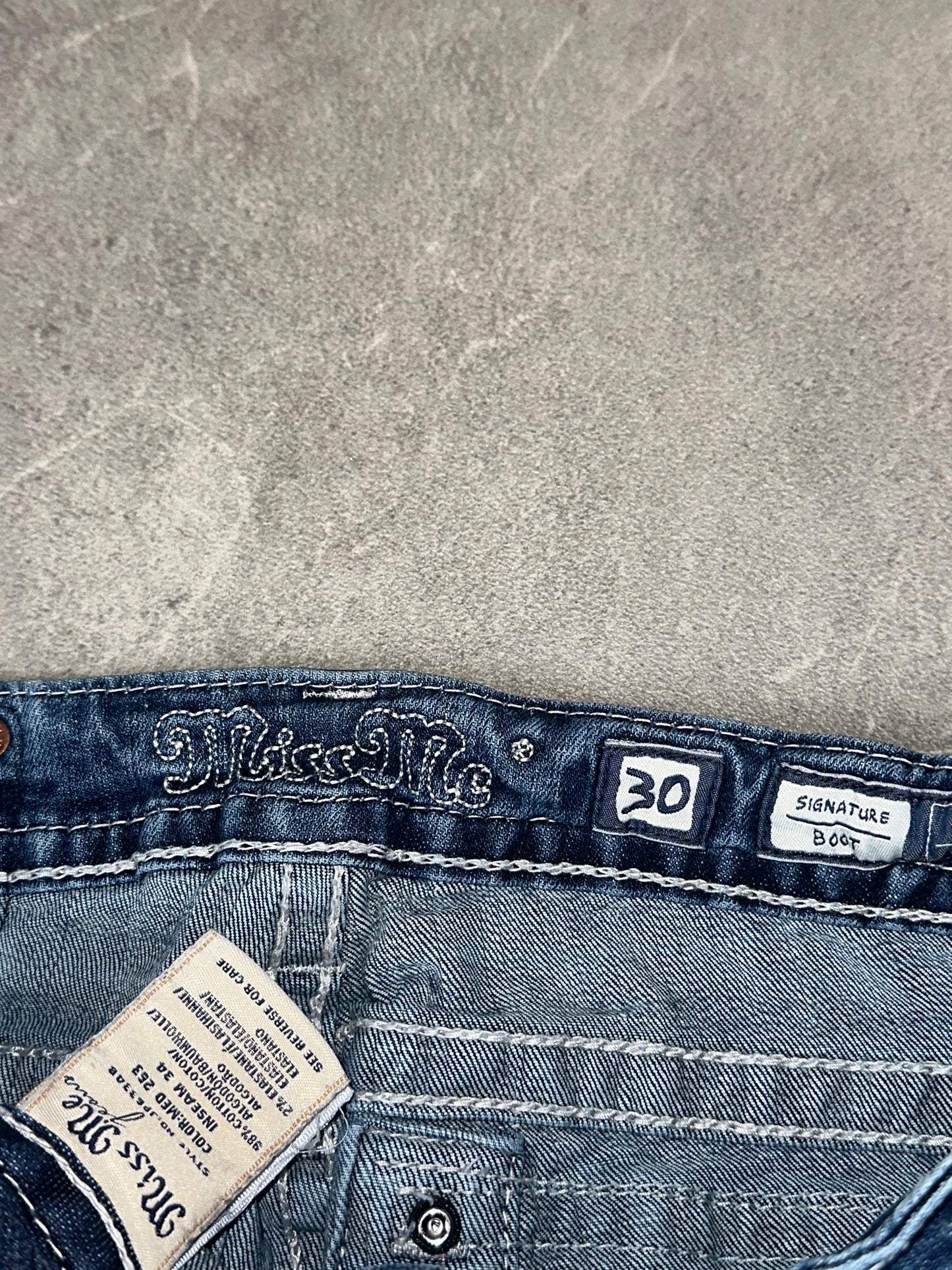 Miss Me Bootcut Low Rise // 30 (M)