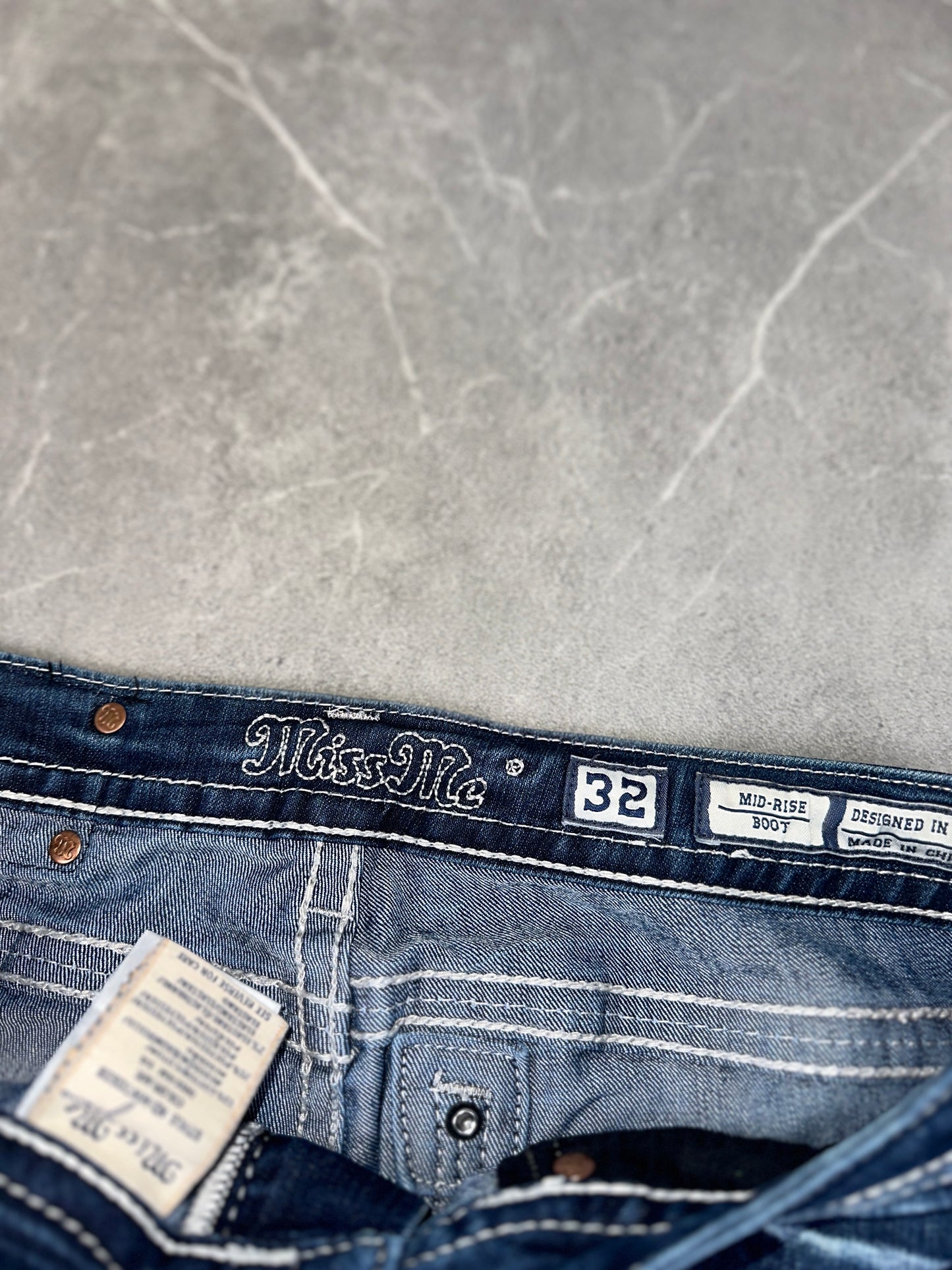 Miss Me Bootcut Mid Rise // 32 (L)