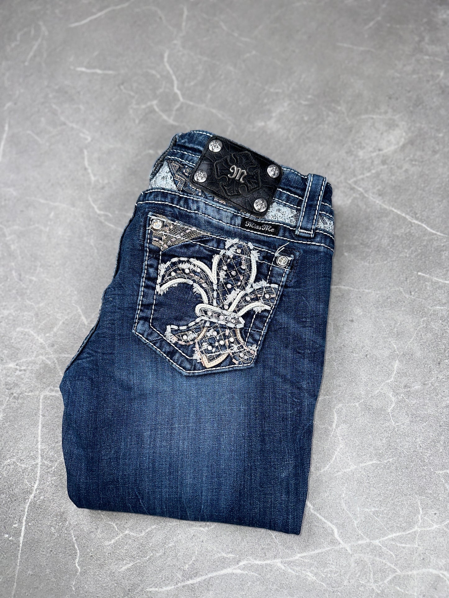 Miss Me Bootcut Low Rise // 27 (S)