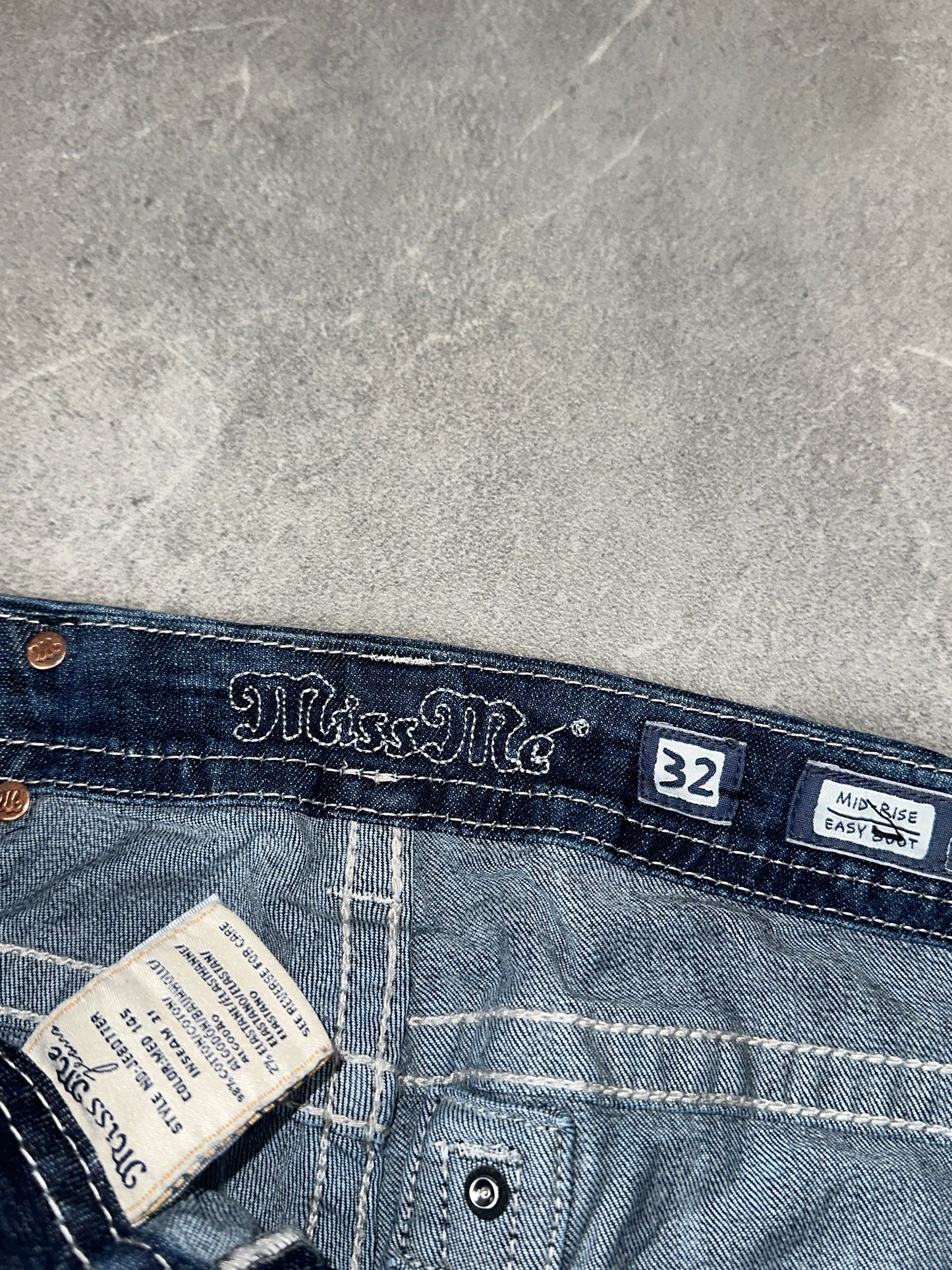 Miss Me Bootcut Mid Rise // 32 (L)