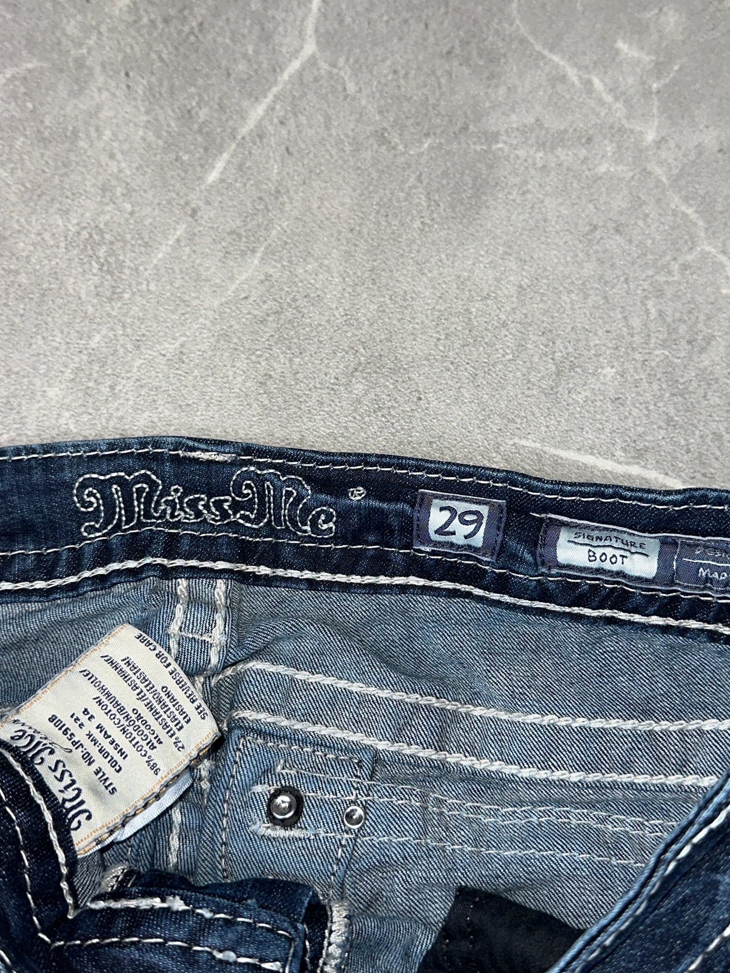 Miss Me Bootcut Low Rise // 29 (M)