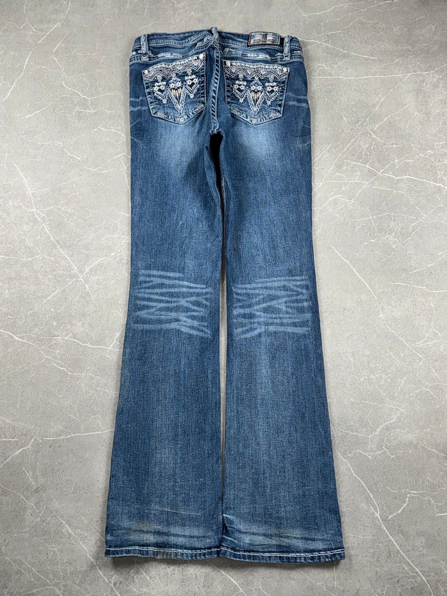 Grace in La Bootcut Low-Mid Rise // 31 (L)