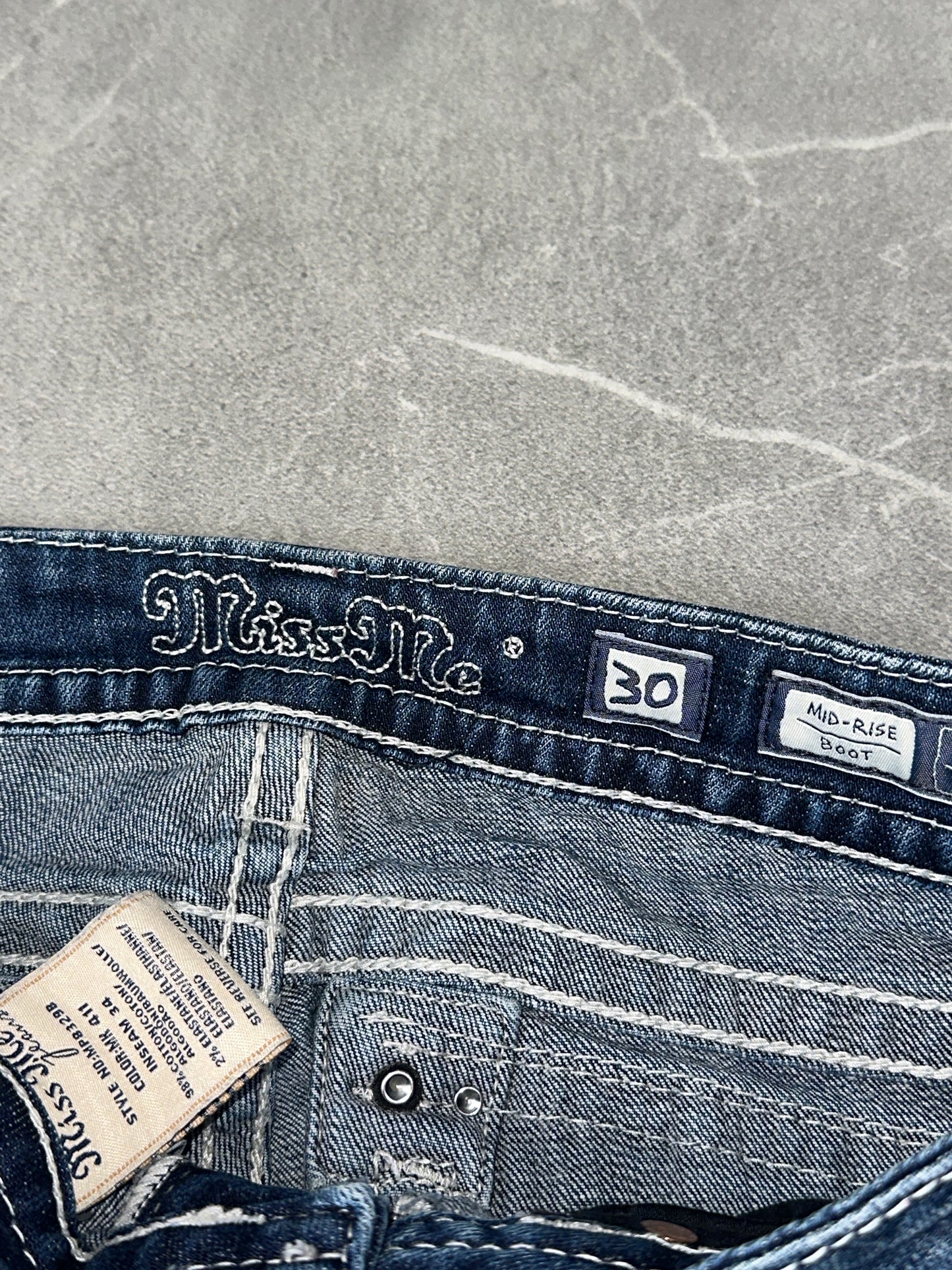 Miss Me Bootcut Mid Rise // 30 (M)