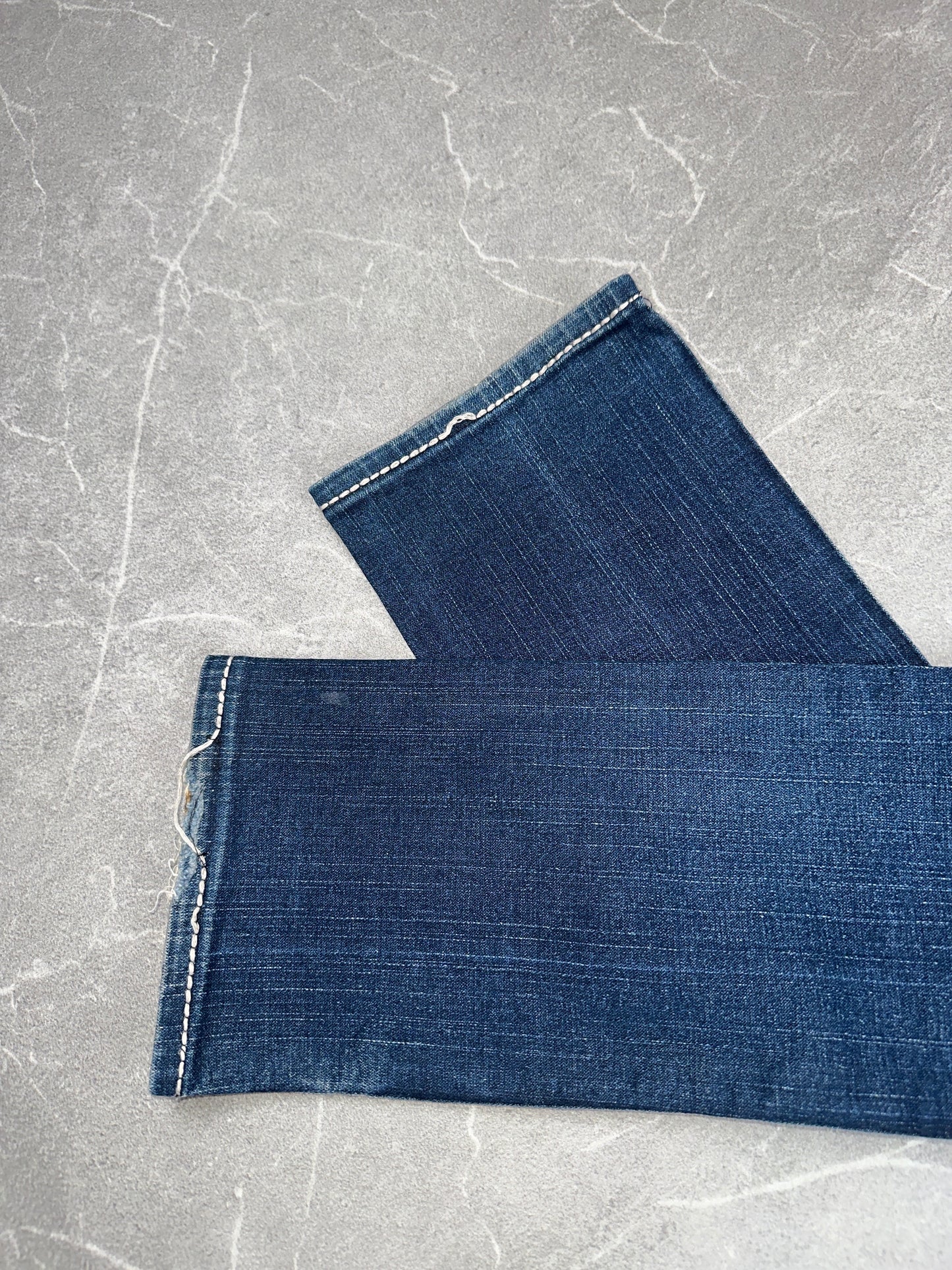 True Religion Straight Low Rise // 26 (S)