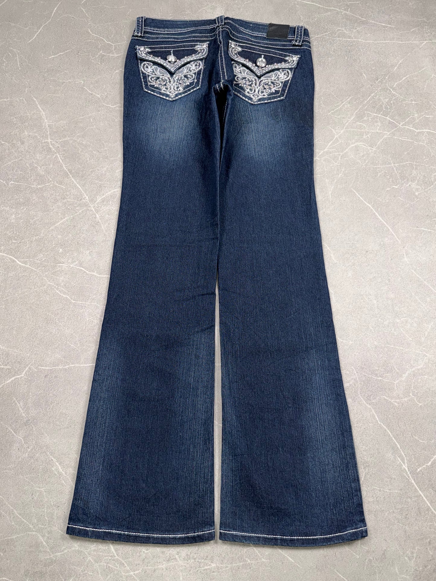 Grace in La Bootcut Low Rise // M