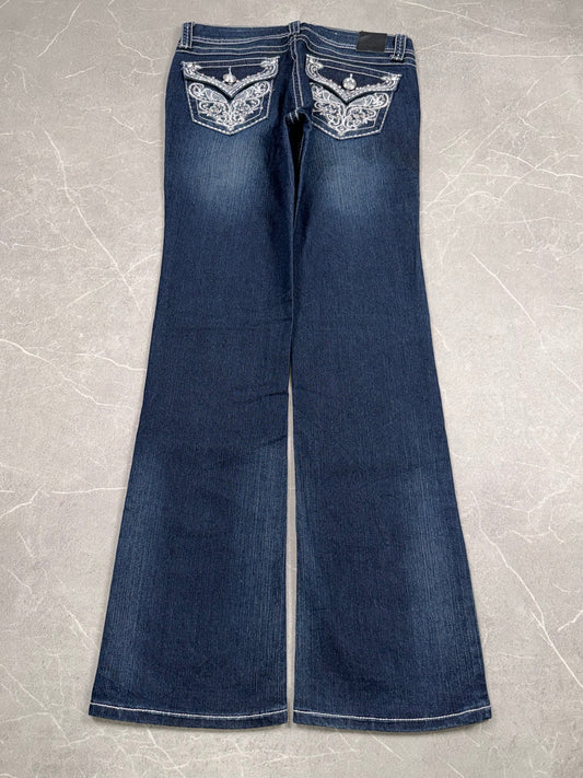 Grace in La Bootcut Low Rise // M