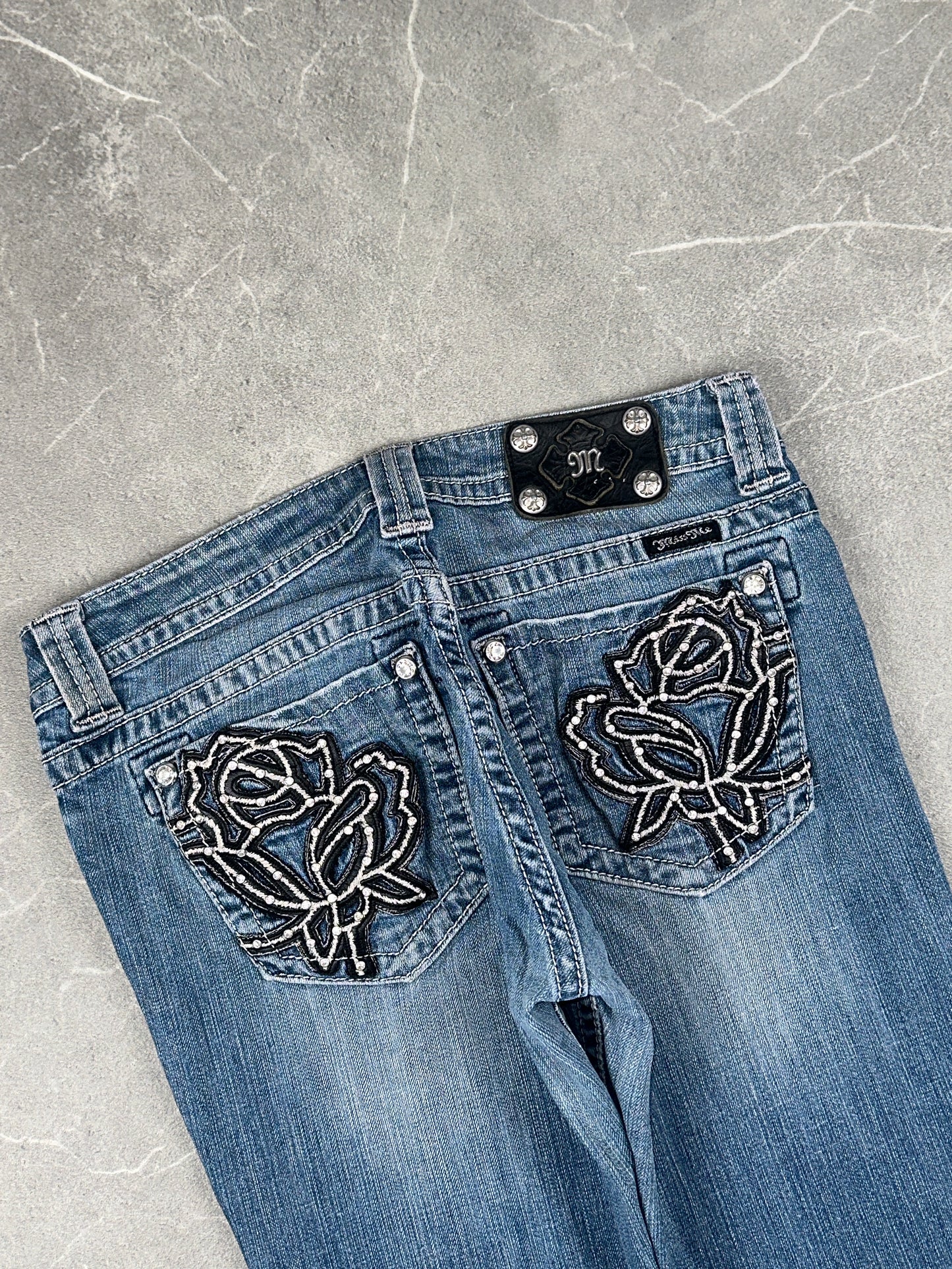 Miss Me Bootcut Low Rise // 30 (M)