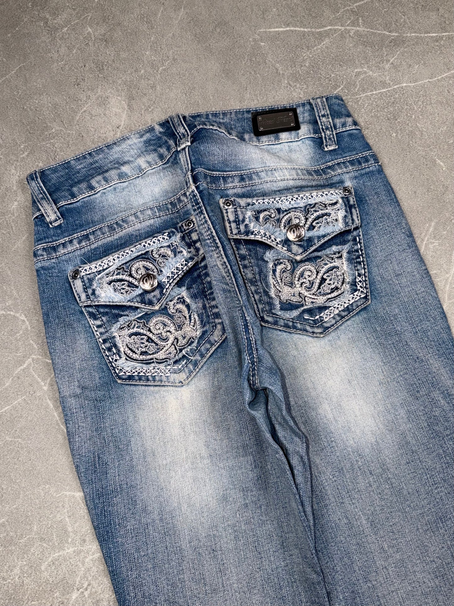 Wiced Heart Bootcut Mid Rise // 26 (S)