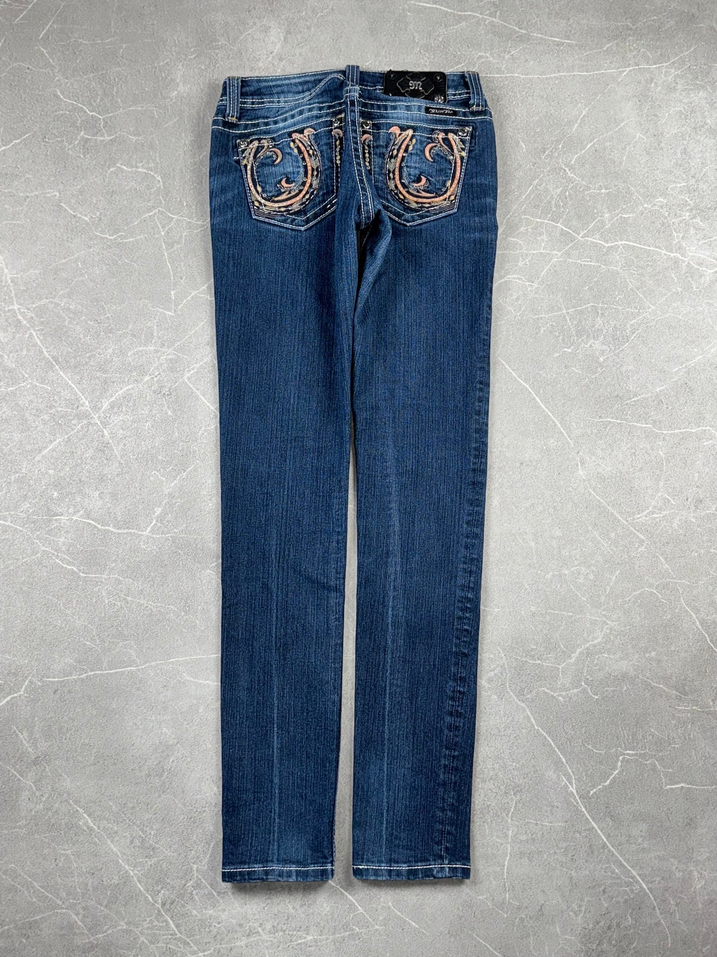 Miss Me Skinny Low Rise // 26 (S)