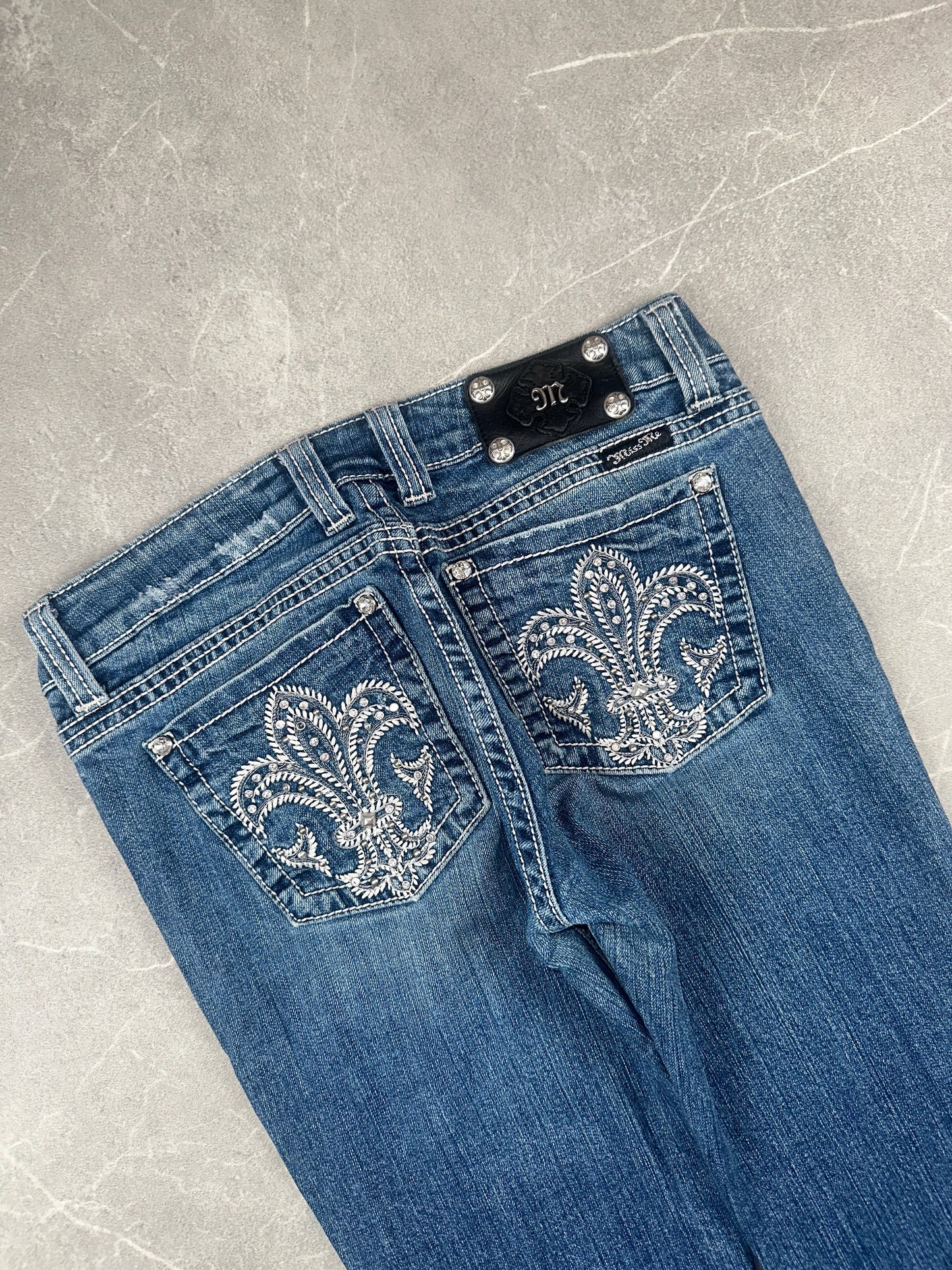 Miss Me Bootcut Low Rise // 31 (L)