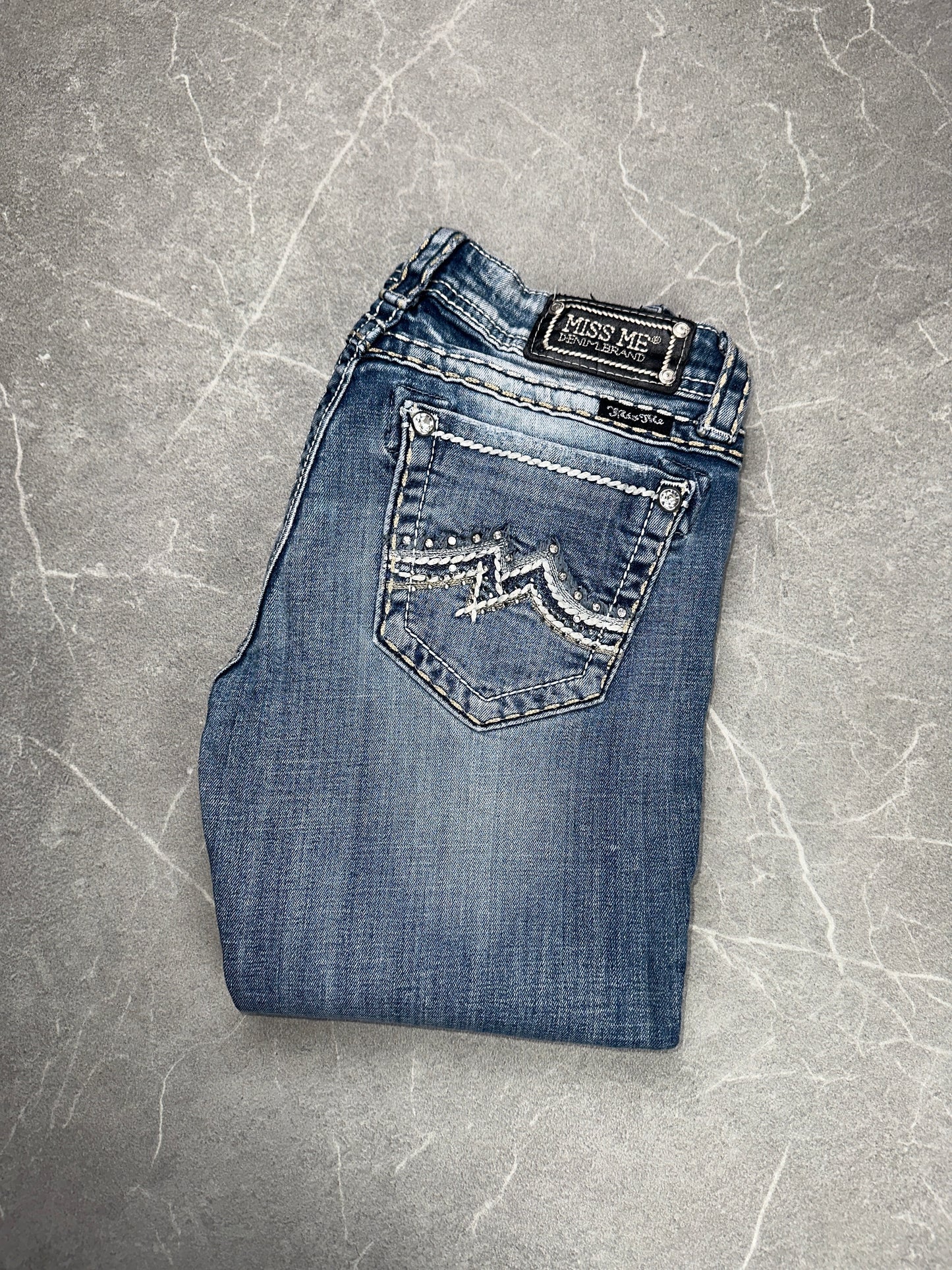 Miss Me Bootcut Low Rise // 28 (M)