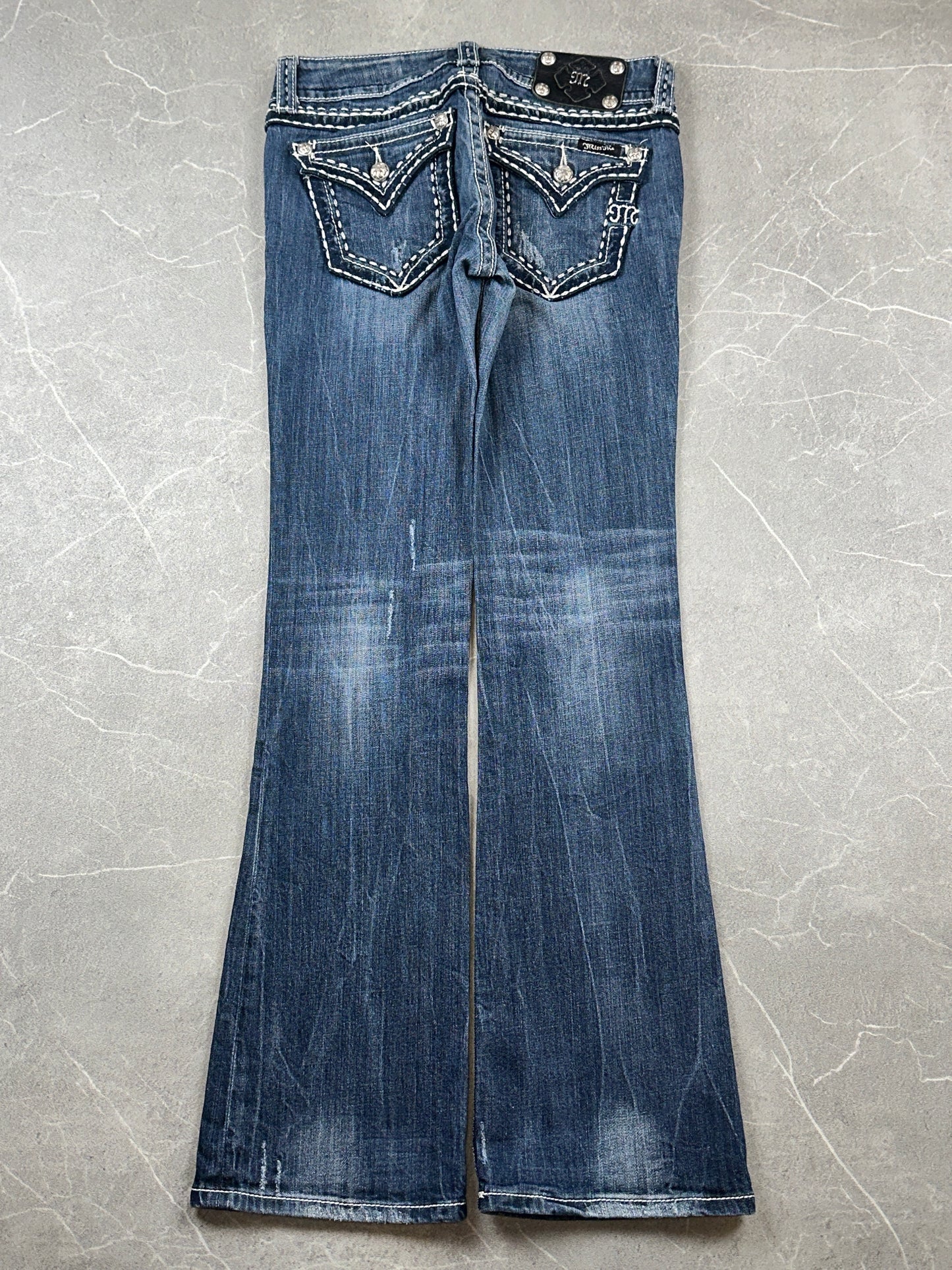 Miss Me Bootcut Low Rise // 28 (M)