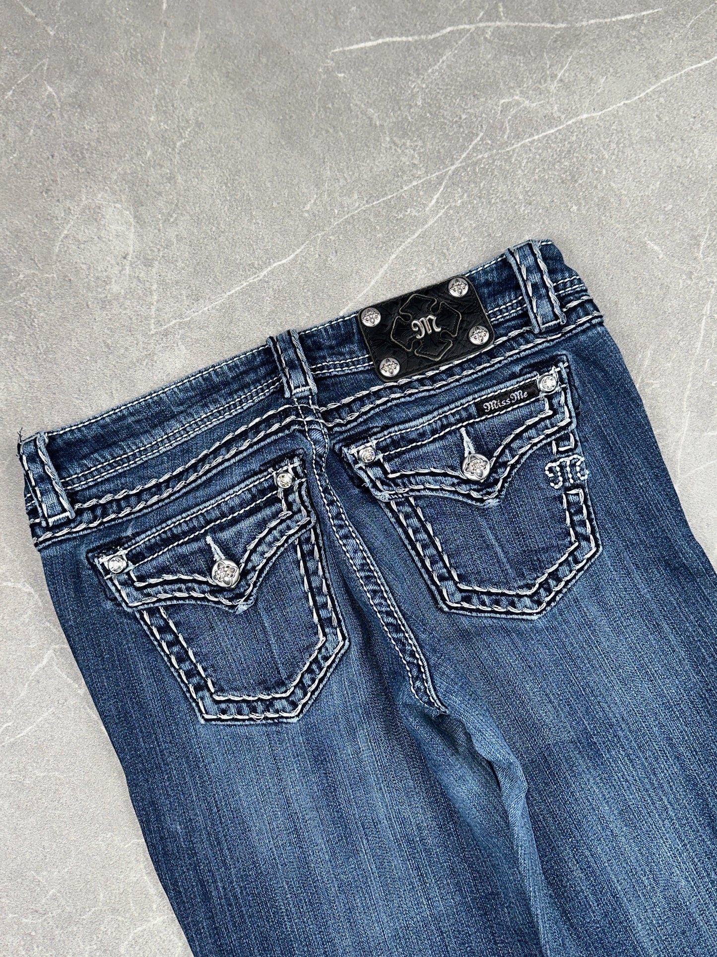 Miss Me Bootcut Low Rise // 28 (M)