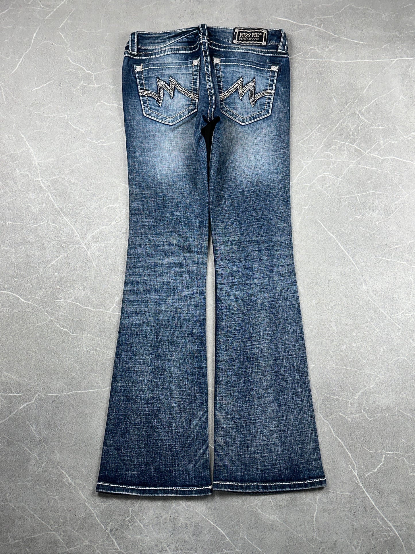 Miss Me Bootcut Low Rise // 27 (S)