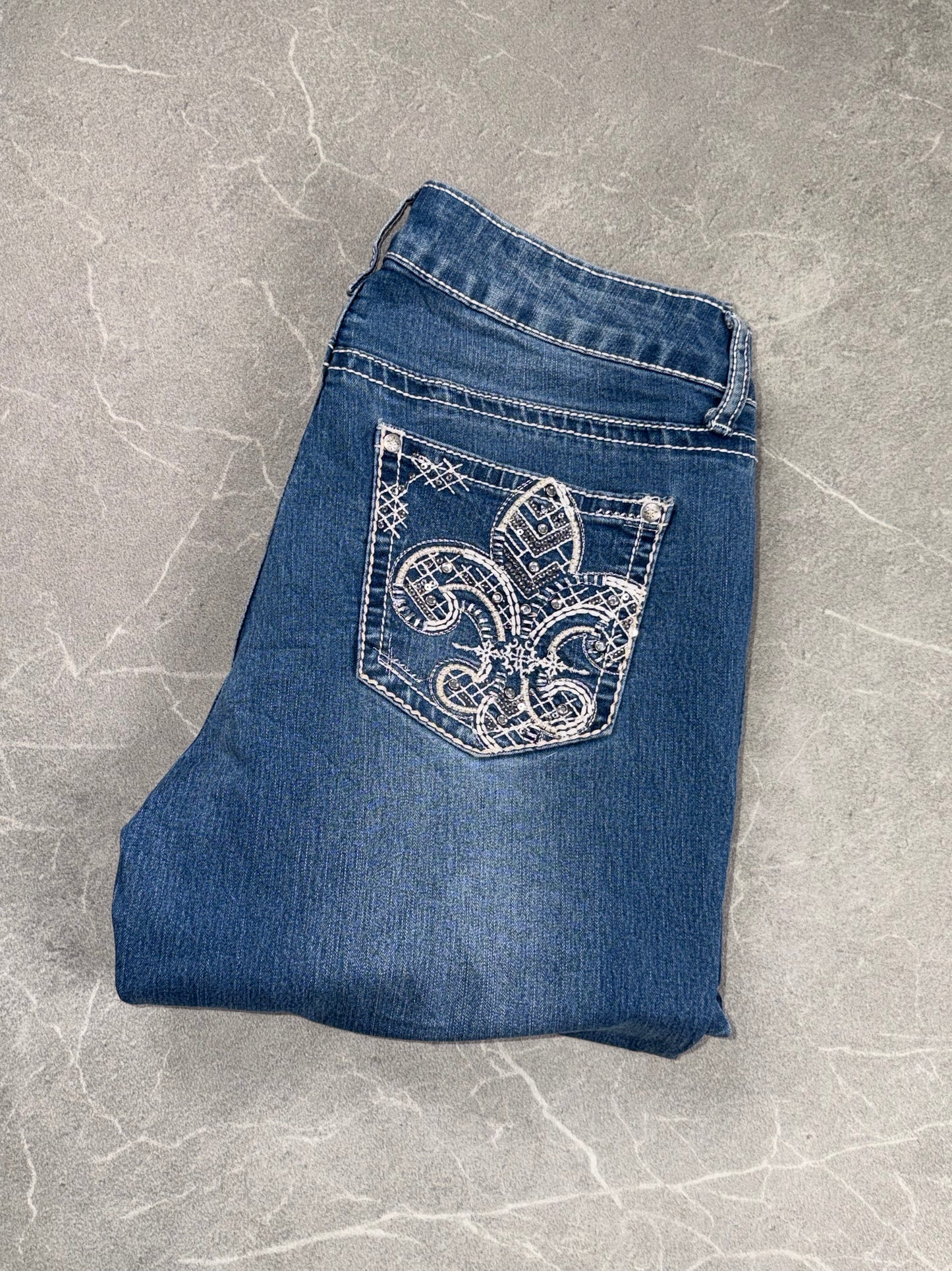 Ana Jeans Bootcut Mid Rise // M