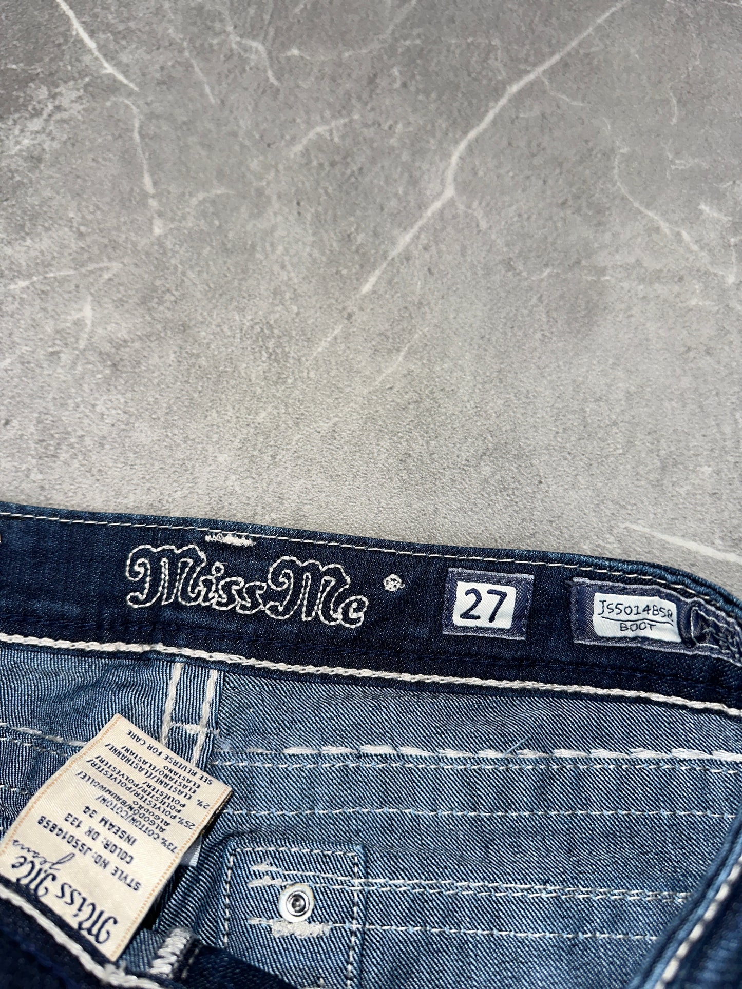 Miss Me Bootcut Low Rise // 27 (S)