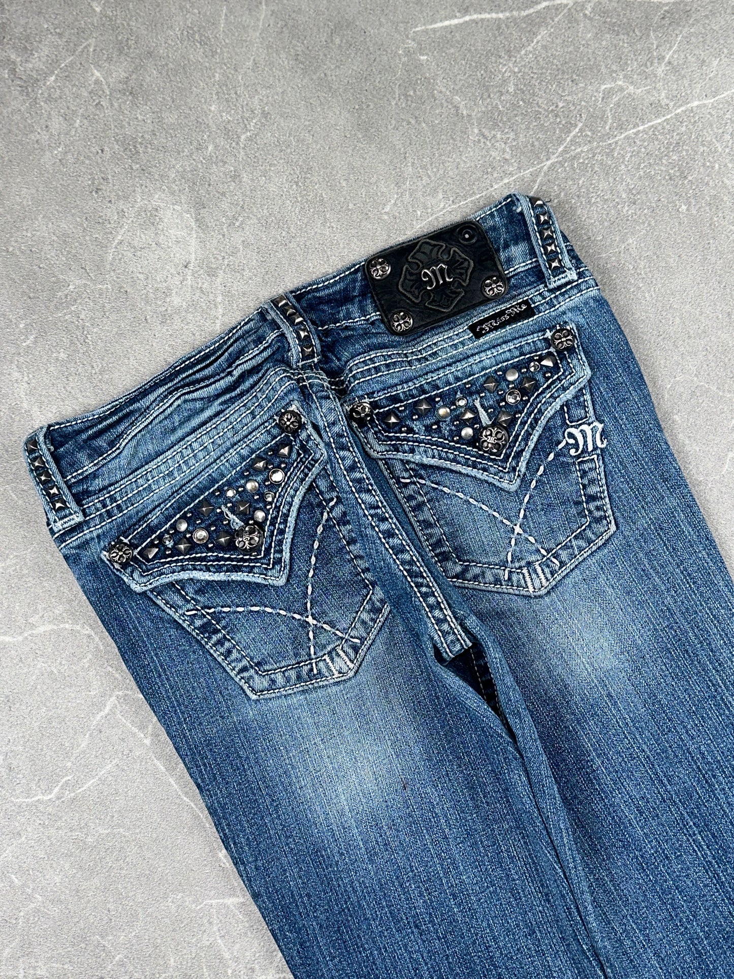 Miss Me Bootcut Low Rise // 26 (S)