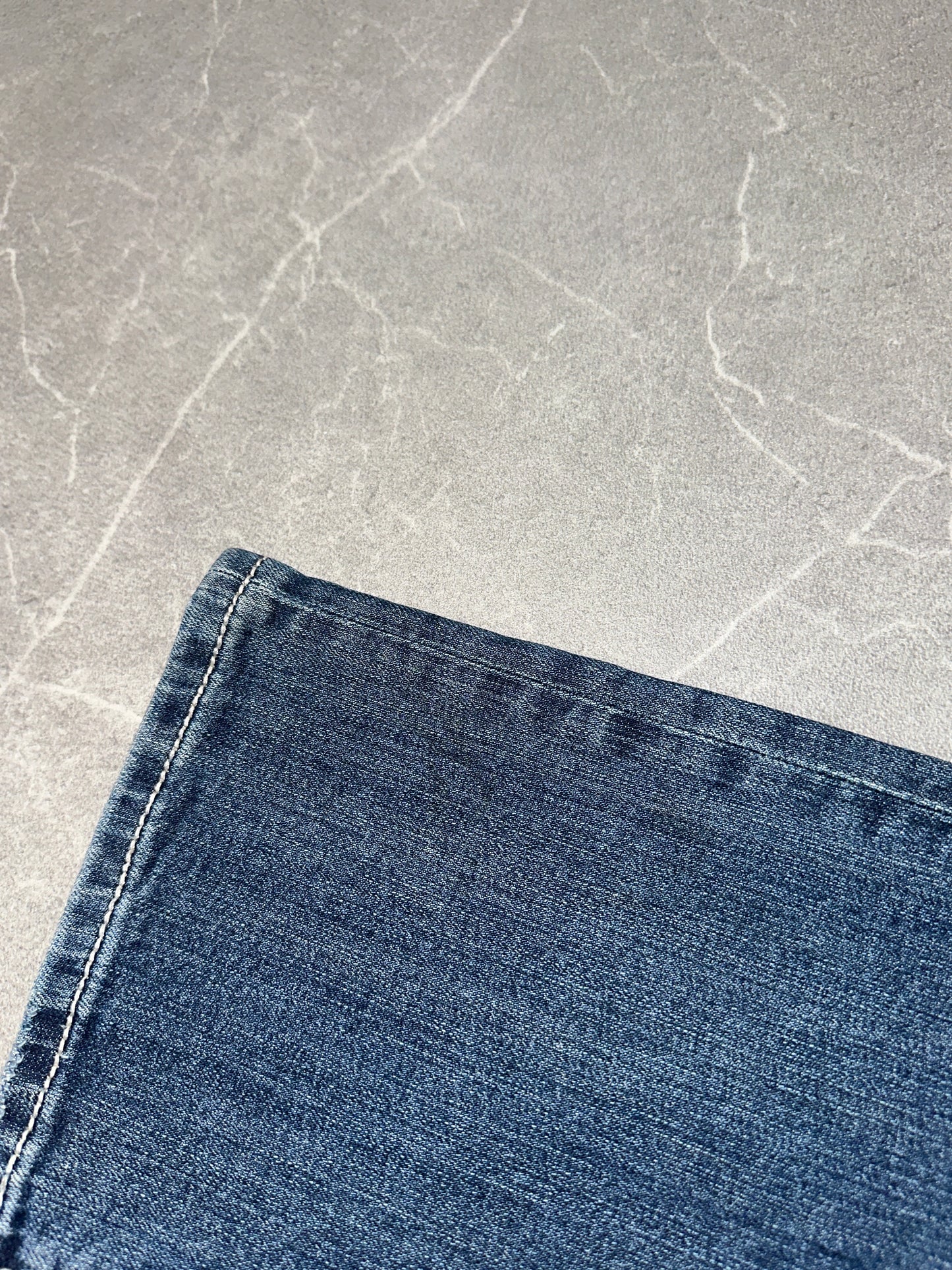Miss Me Bootcut Low Rise // 32 (L)