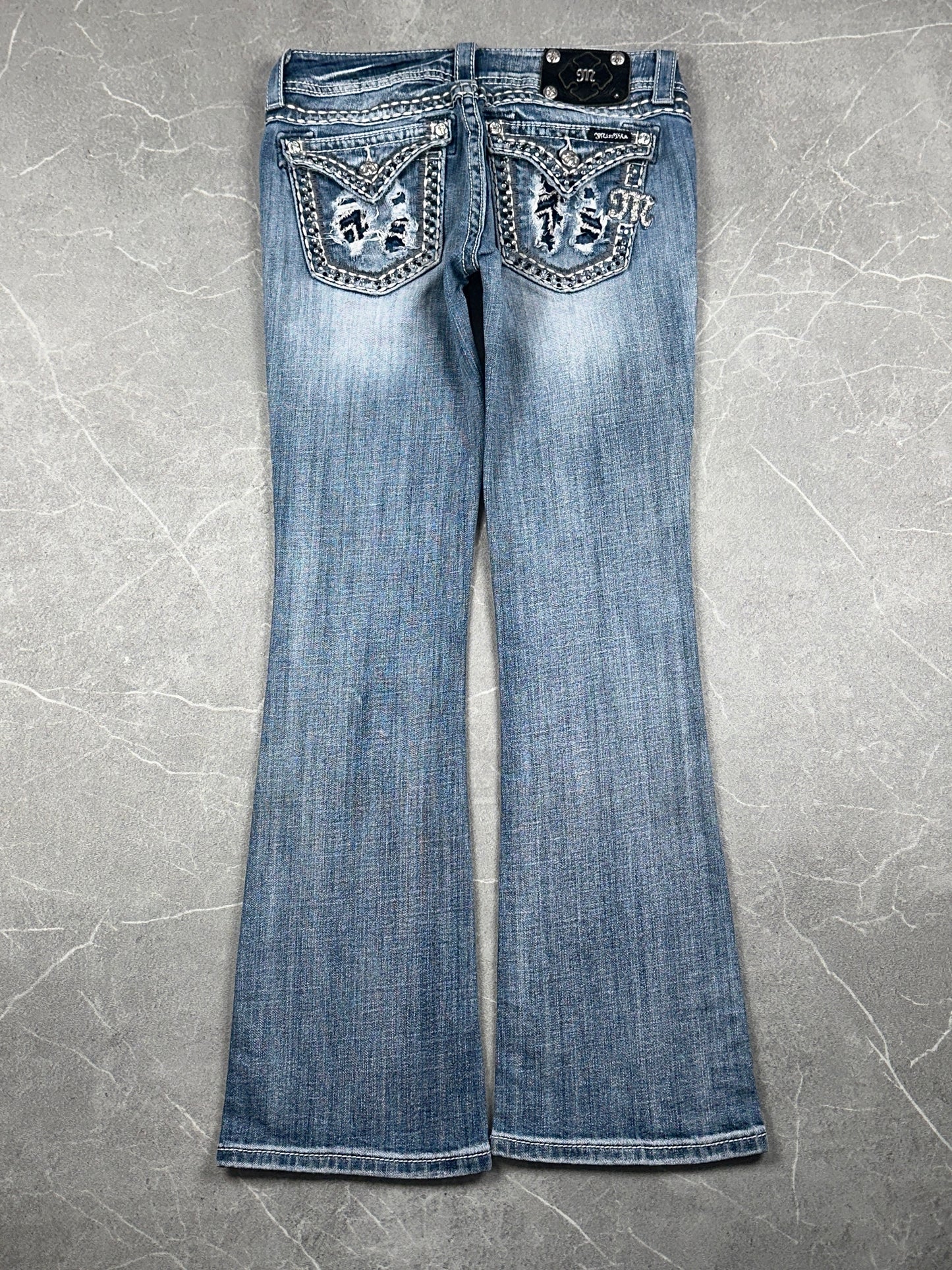 Miss Me Bootcut Low Rise // 27 (S)