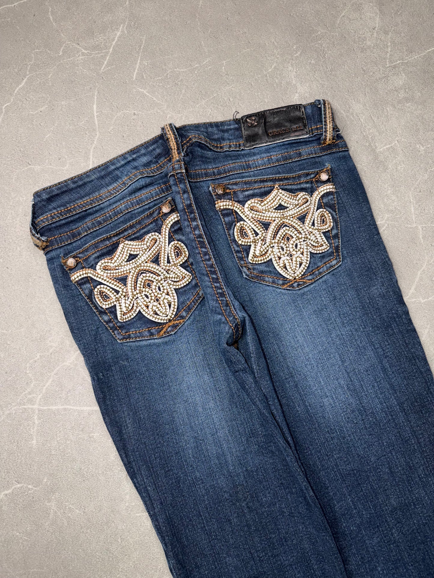 Grace in La Bootcut Low Rise // 27 (S)