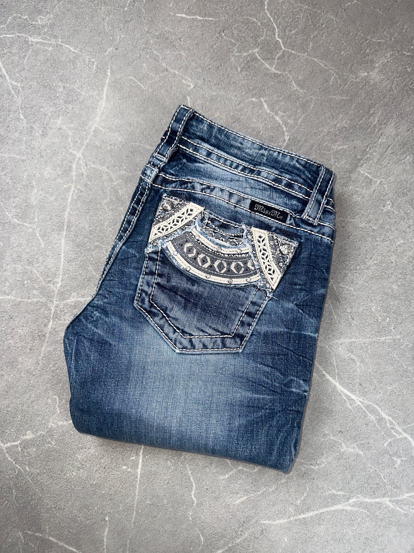 Miss Me Bootcut Low Rise // 26 (S)
