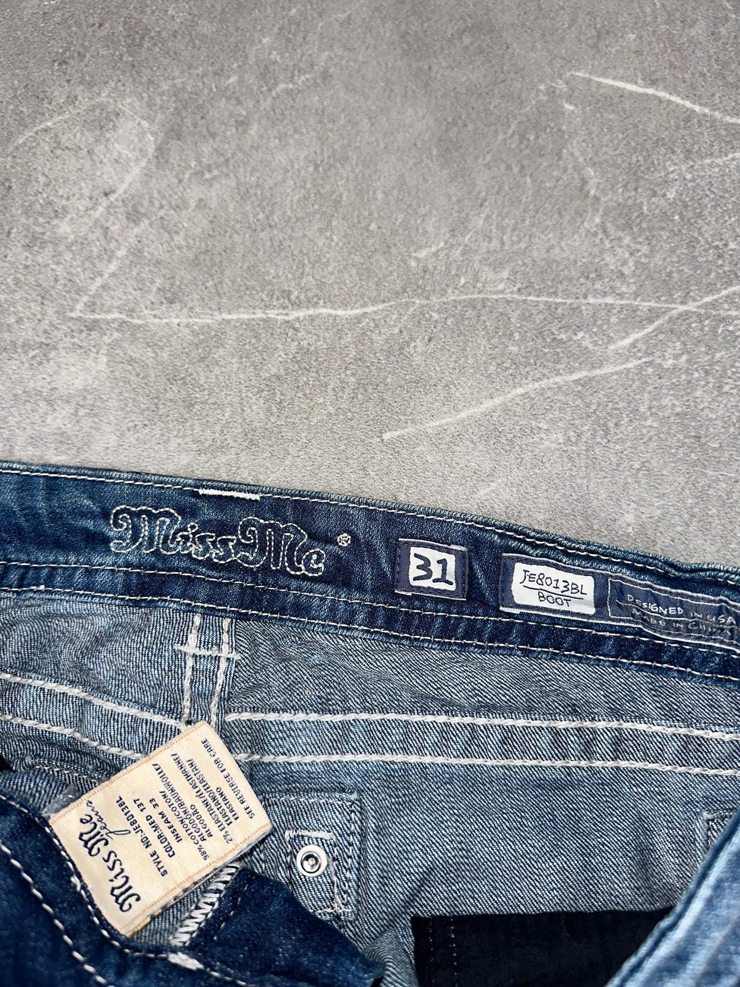 Miss Me Bootcut Low Rise // 31 (L)