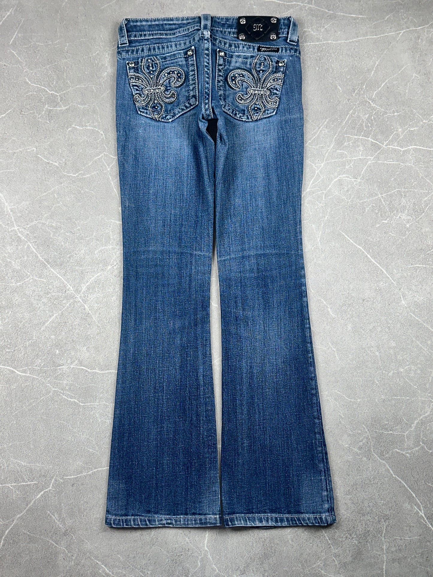 Miss Me Bootcut Low Rise // 26 (S)