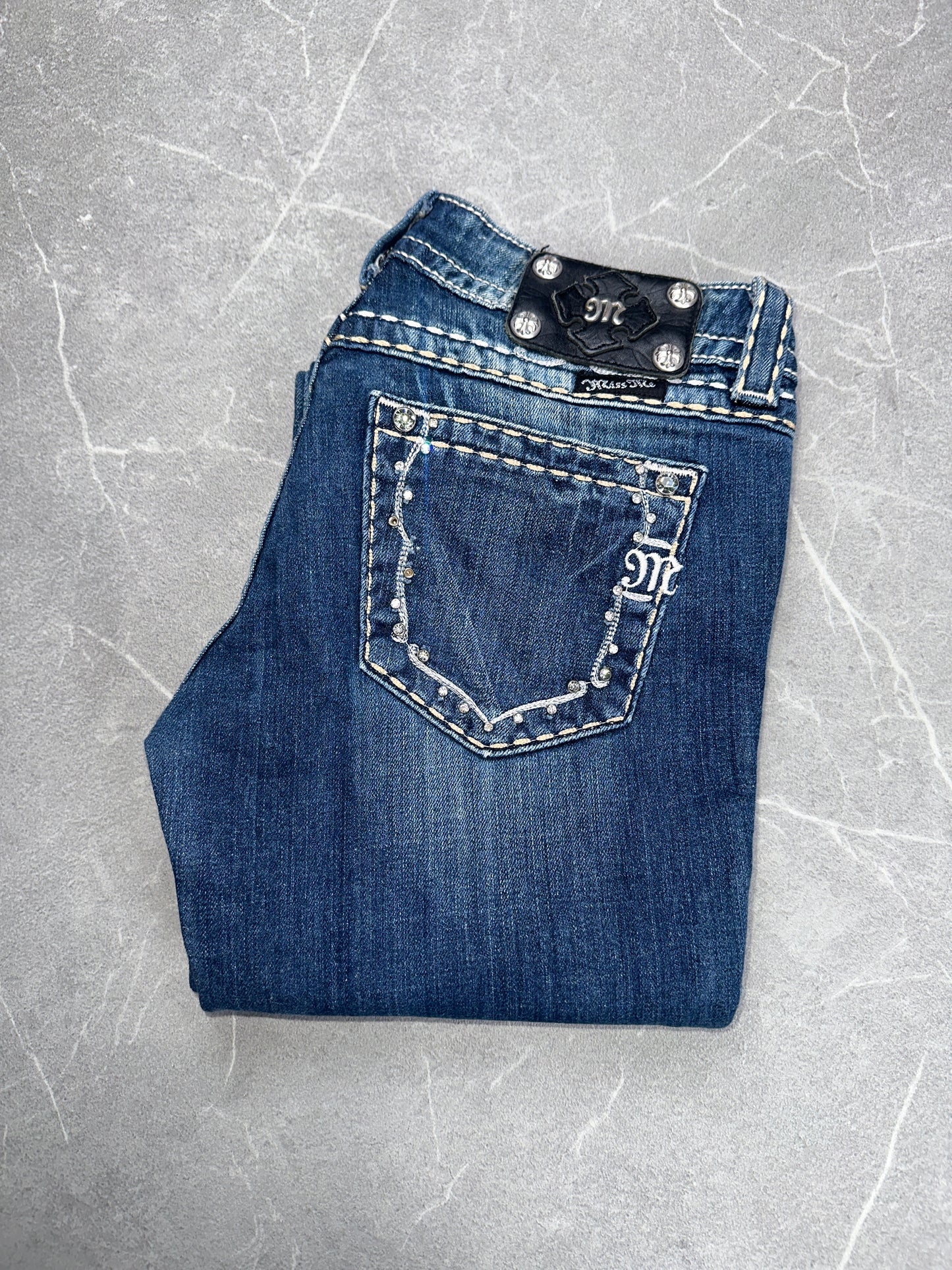 Miss Me Bootcut Low Rise // 28 (M)
