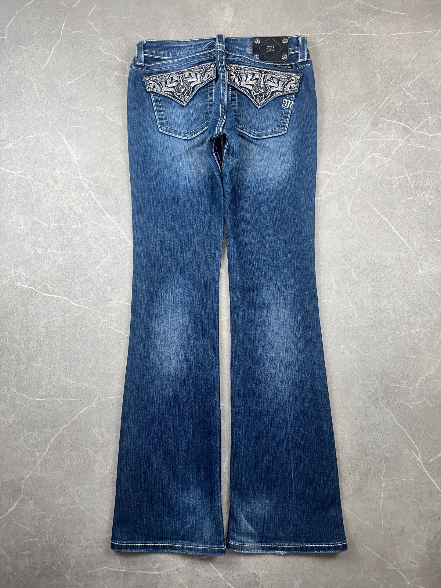 Miss Me Bootcut Low Rise // 28 (M)