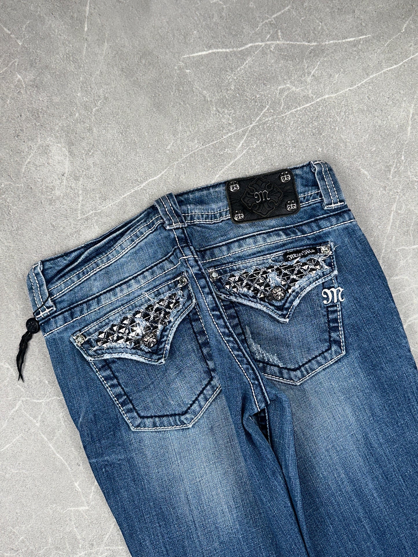 Miss Me Bootcut Low Rise // 28 (M)