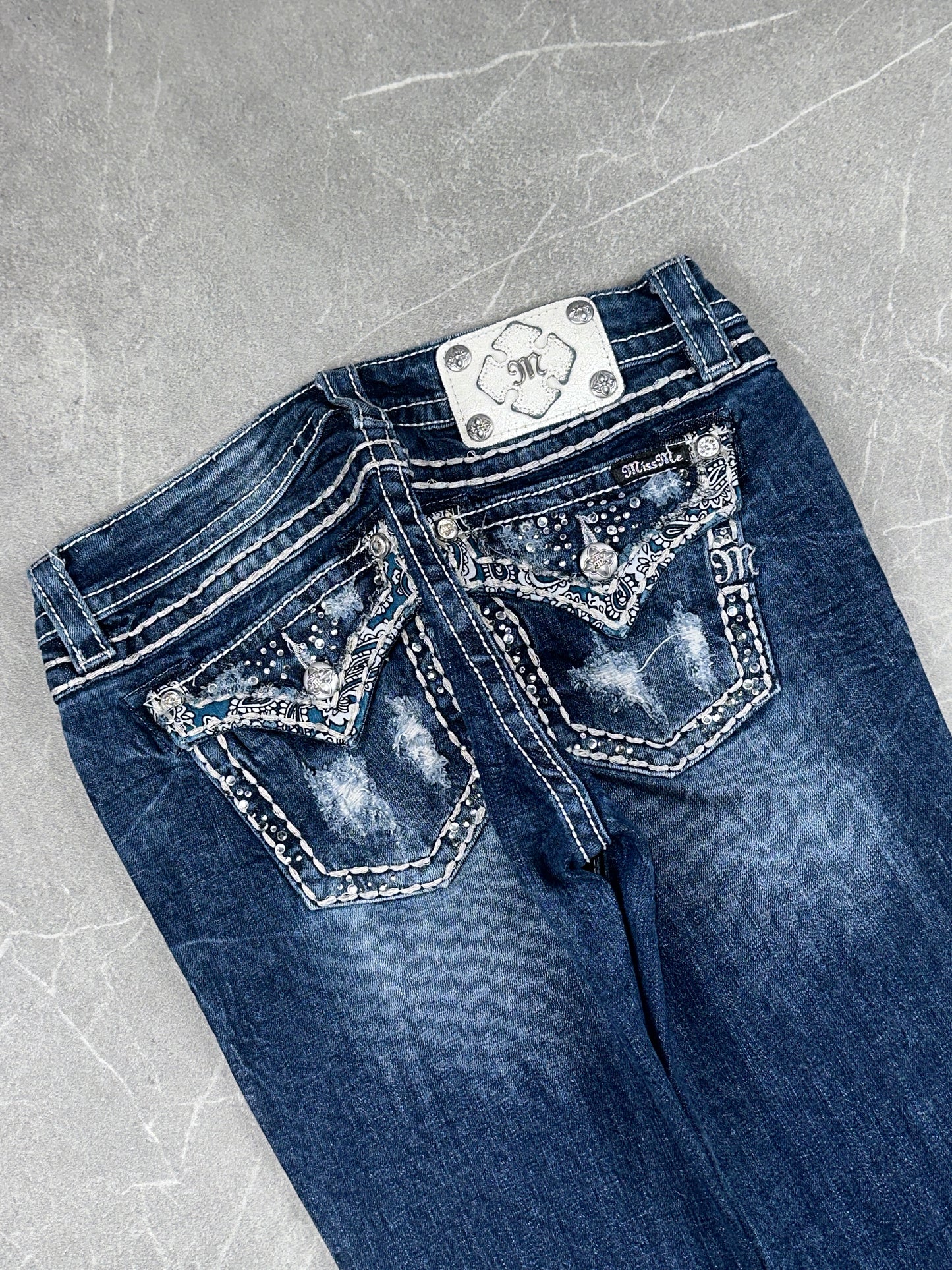 Miss Me Bootcut Low Rise // 28 (M)