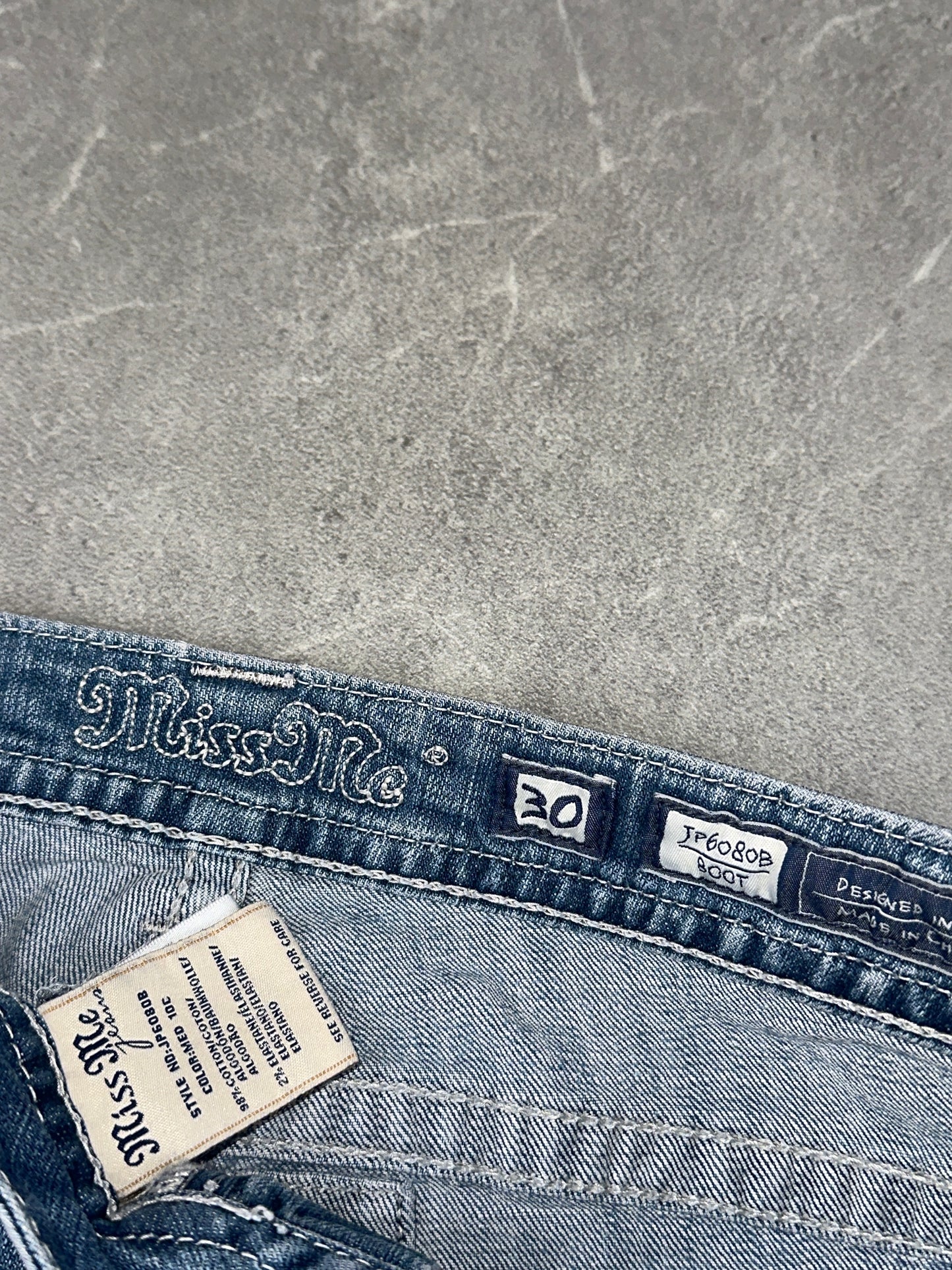 Miss Me Bootcut Low Rise // 30 (M)