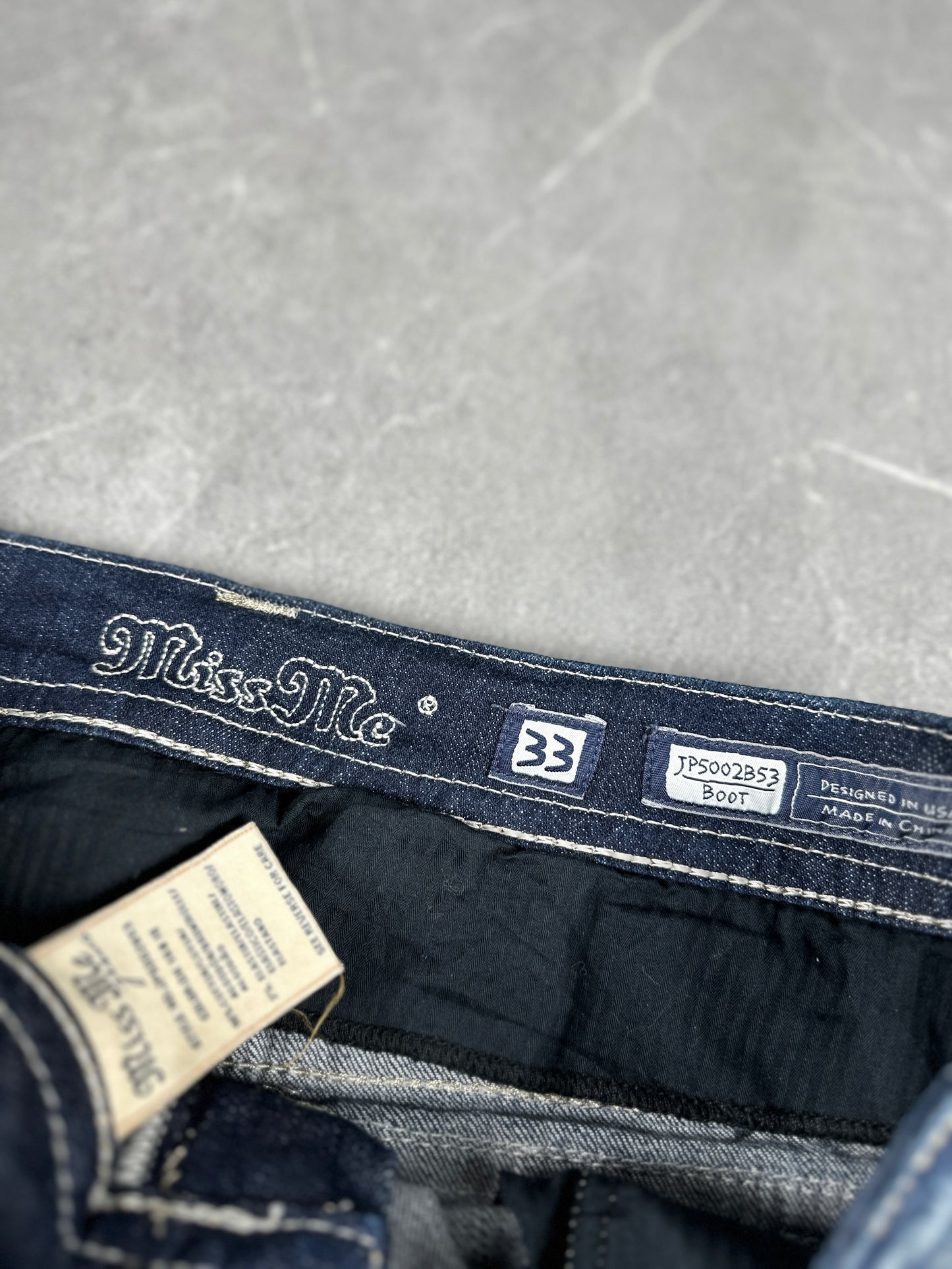 Miss Me Bootcut Low Rise // 33 (L-XL)