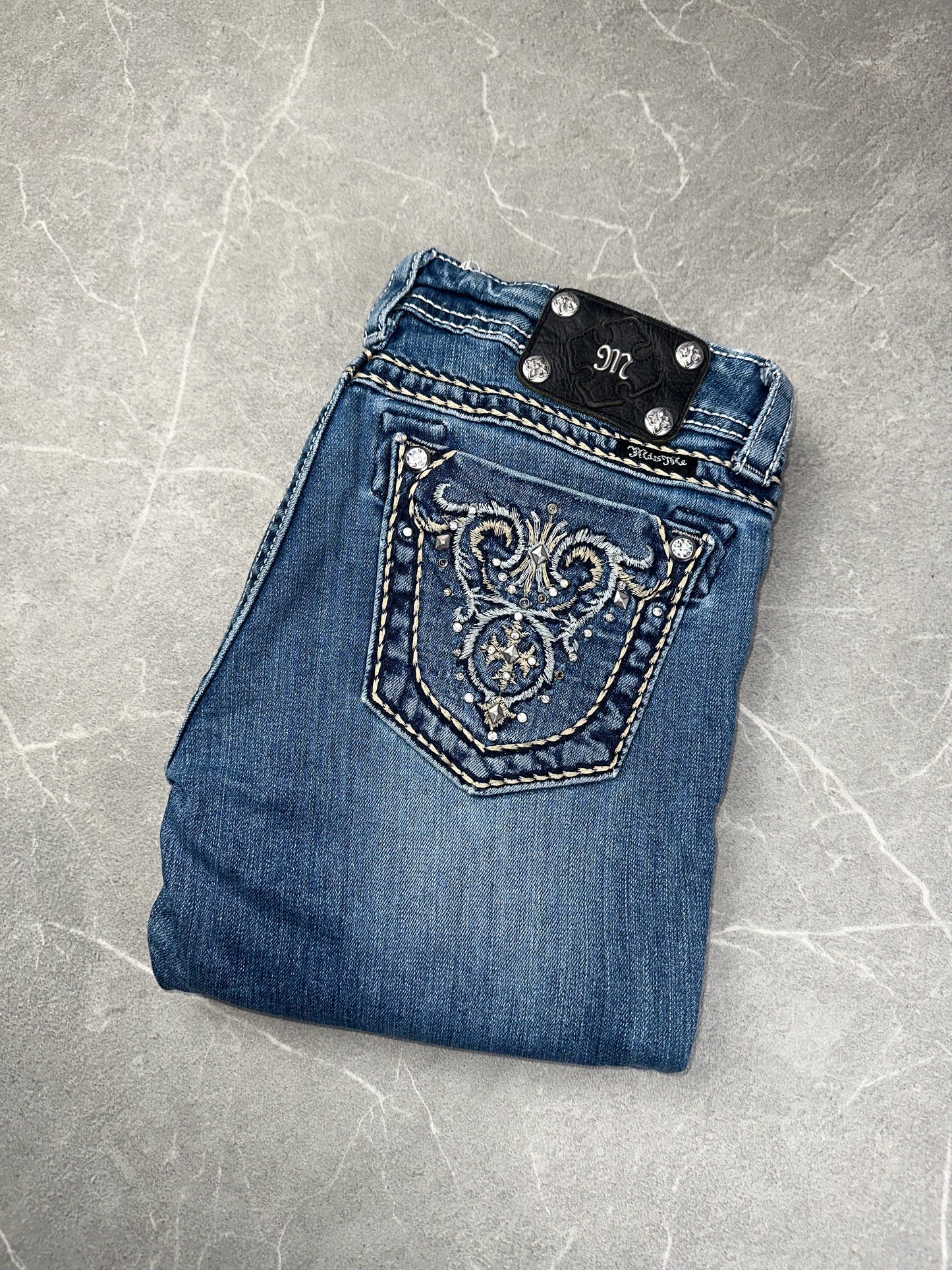 Miss Me Bootcut Low Rise // 30 (M)