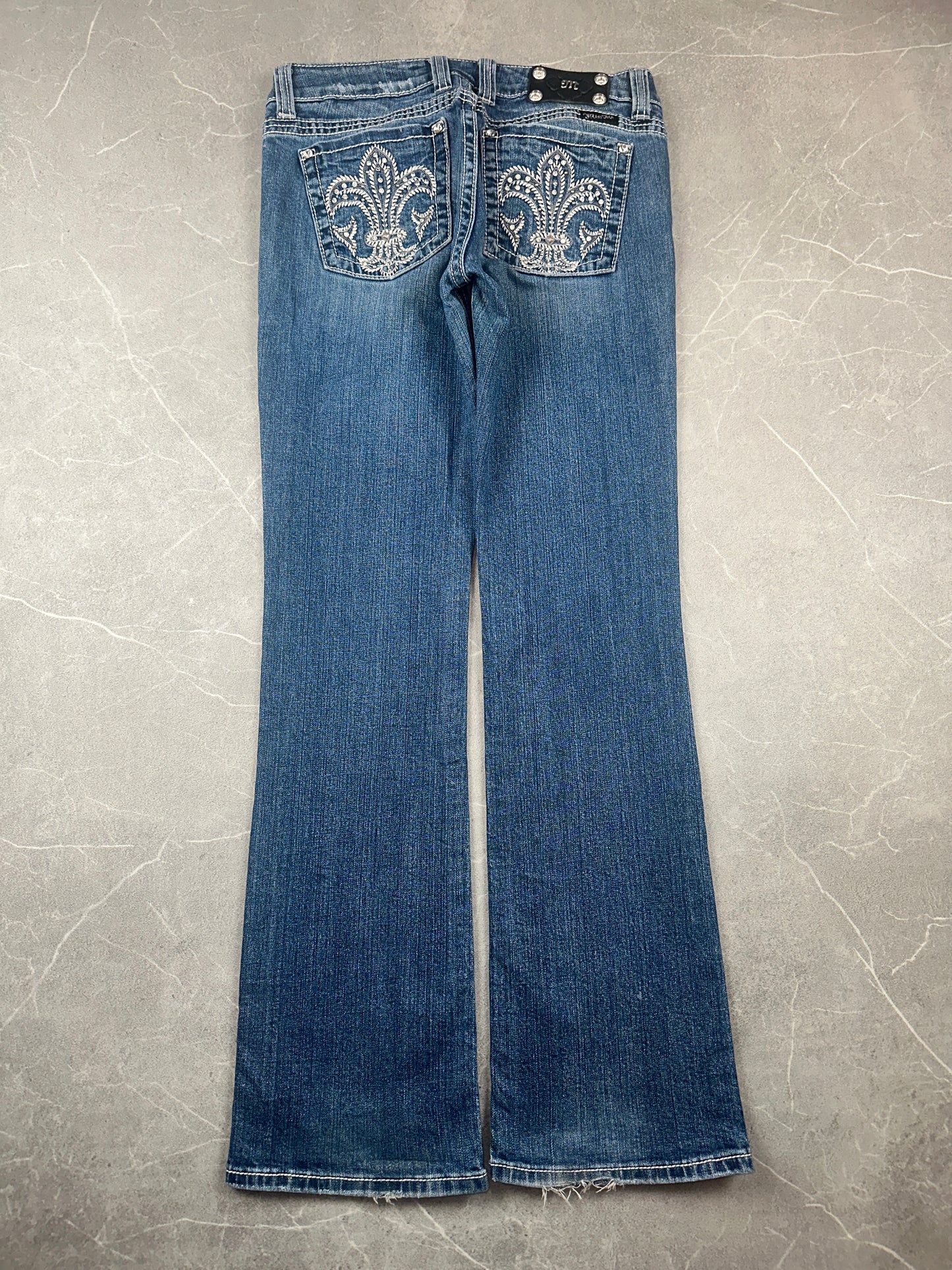 Miss Me Bootcut Low Rise // 31 (L)