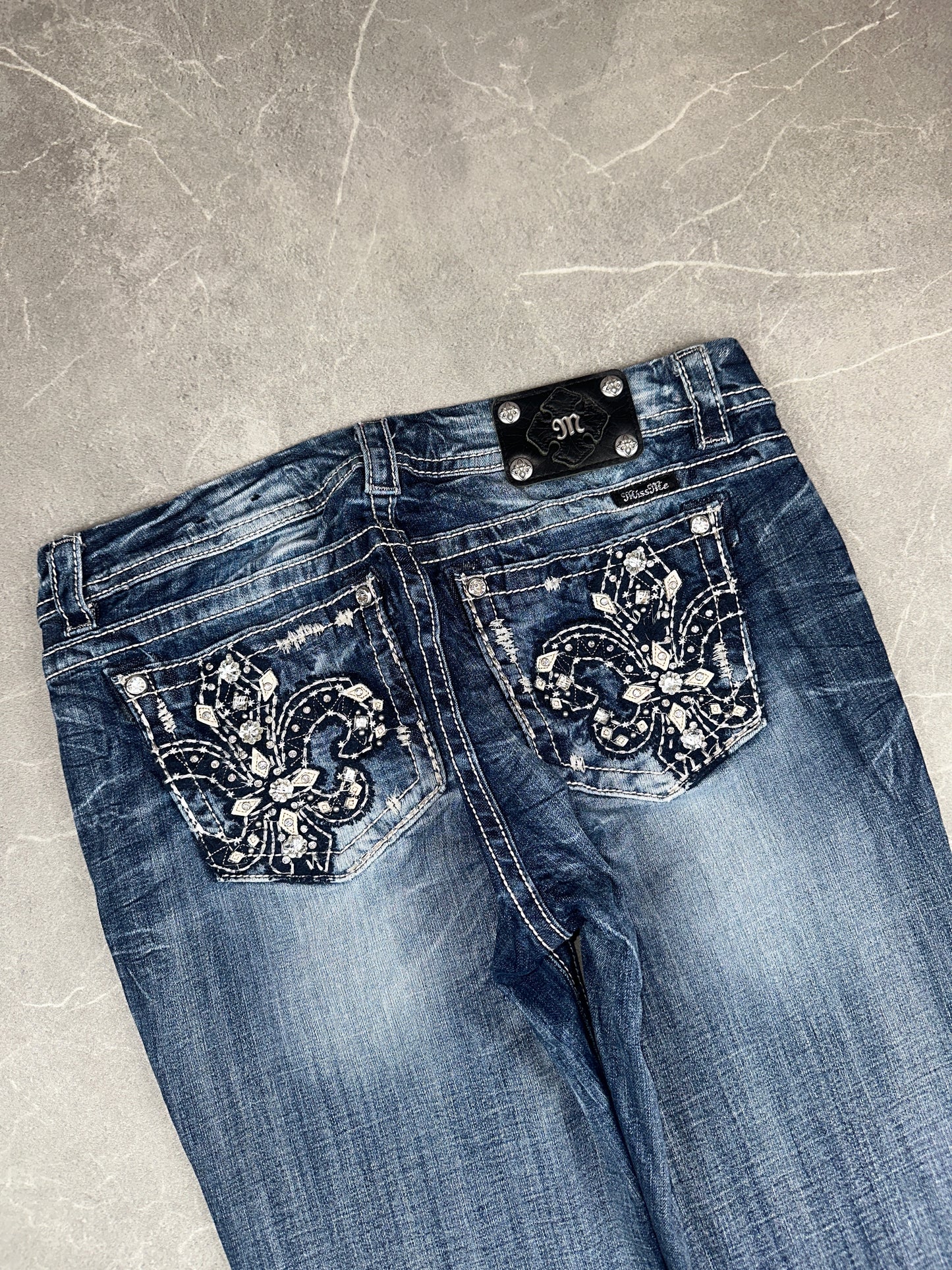 Miss Me Bootcut Mid Rise // 32 (L)