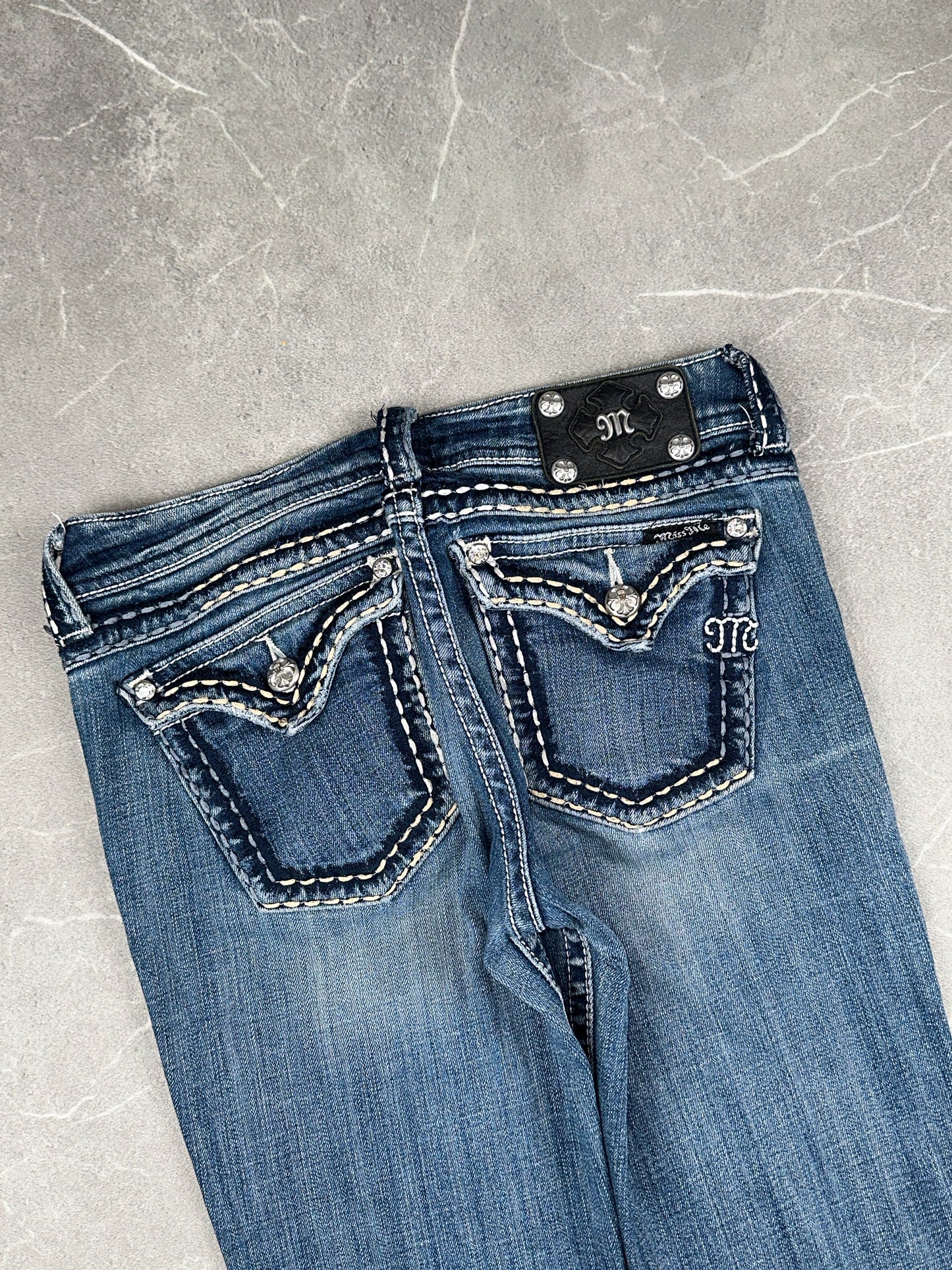 Miss Me Bootcut Low Rise // 29 (M)